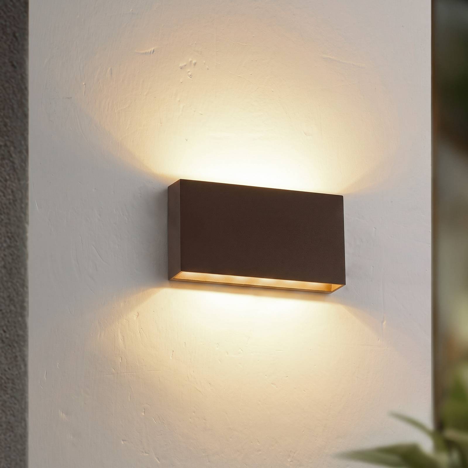 Lindby Lucande LED-utomhusvägglampa Jarte, 20 cm, brun, IP65