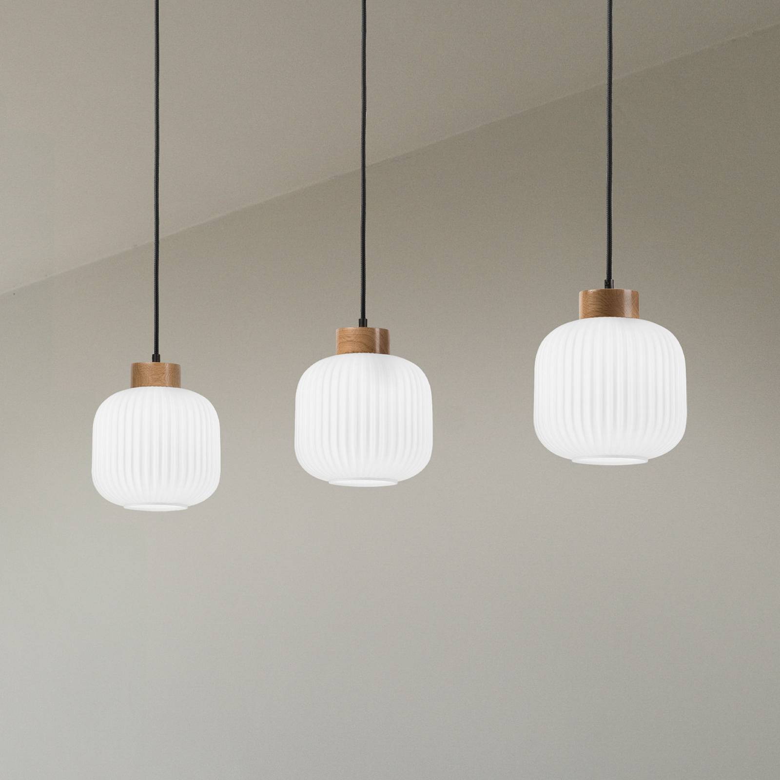 Hängelampe Harmony, Länge 110 cm, Opalglas Eichenholz 3-flg. günstig online kaufen