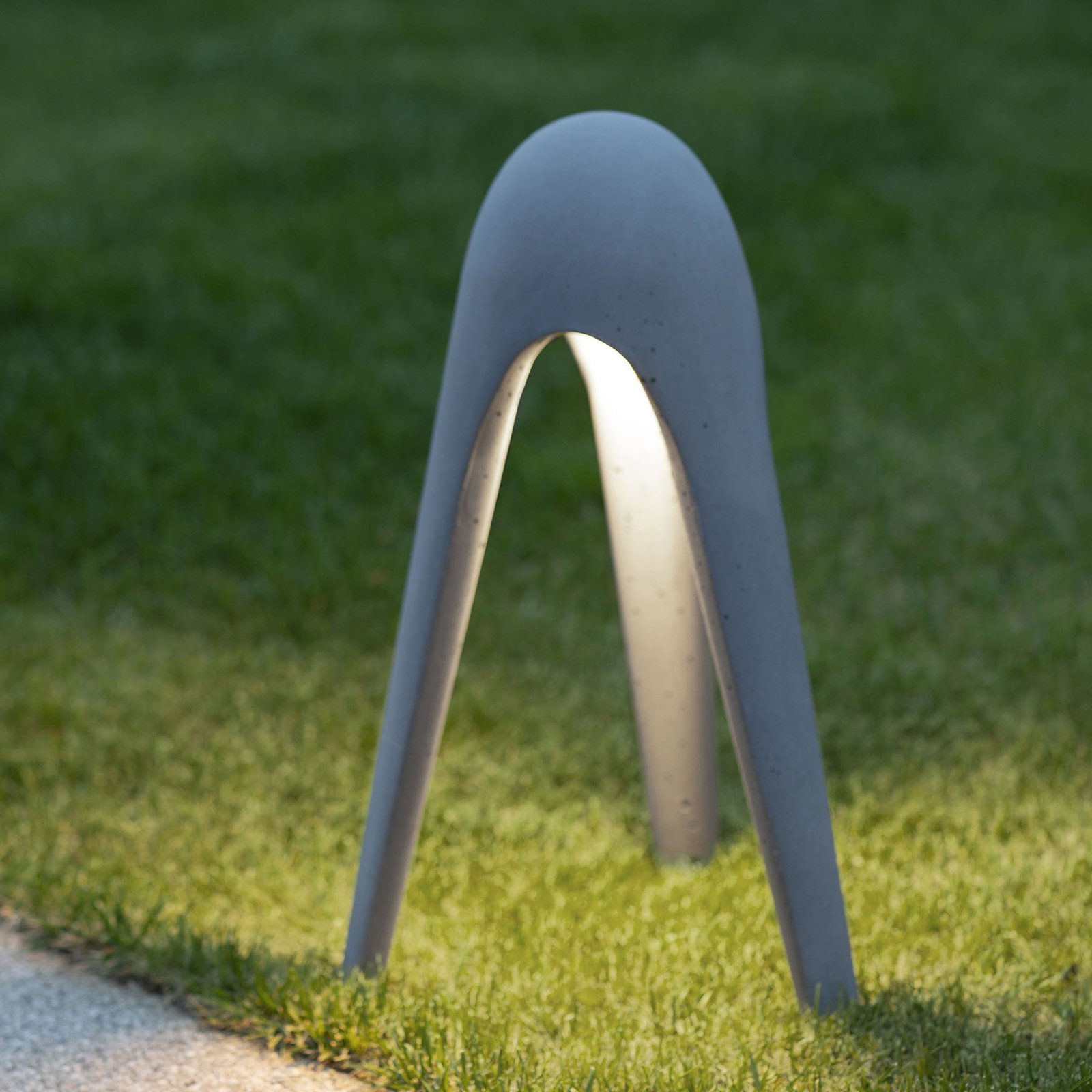 Martinelli Luce Cyborg LED-Wegeleuchte aus Beton