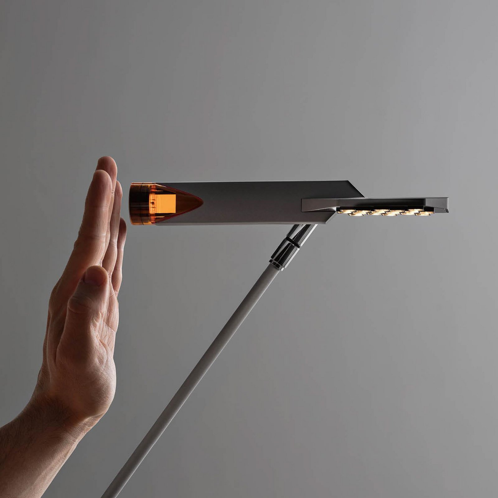 Lampa stołowa LED Stilnovo Halley, czarna, projekcja 100 cm