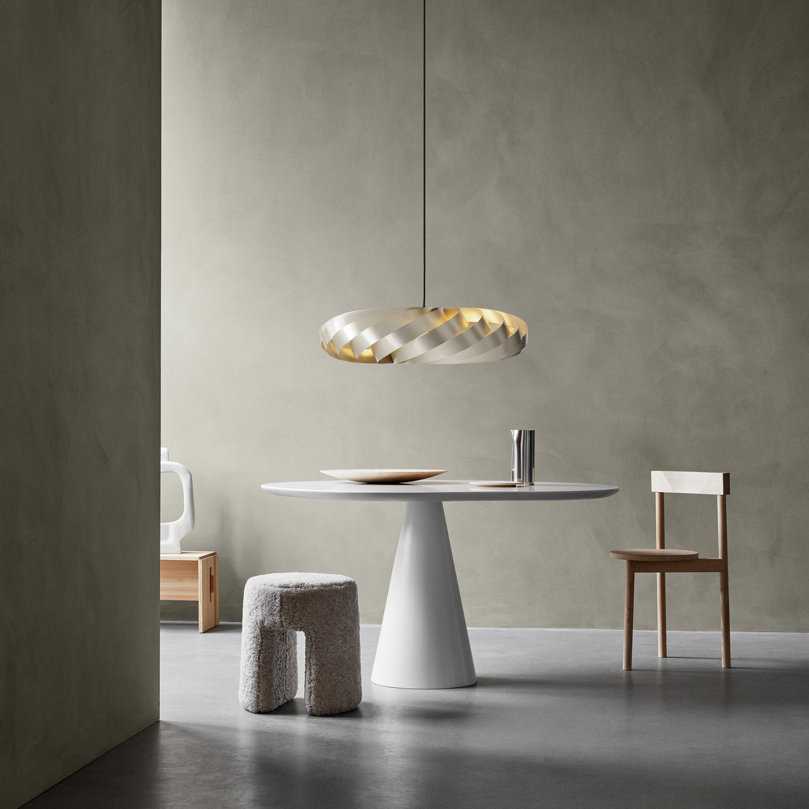 Lampada a sospensione Tom Rossau TR5, Ø 80 cm, dorata, alluminio