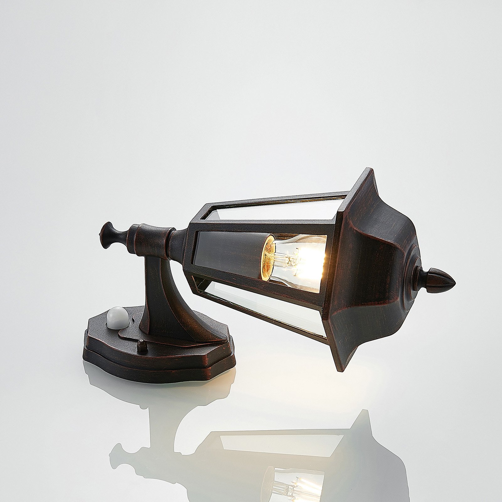 Noor Buiten Wandlamp w/Sensor Rust - Lindby
