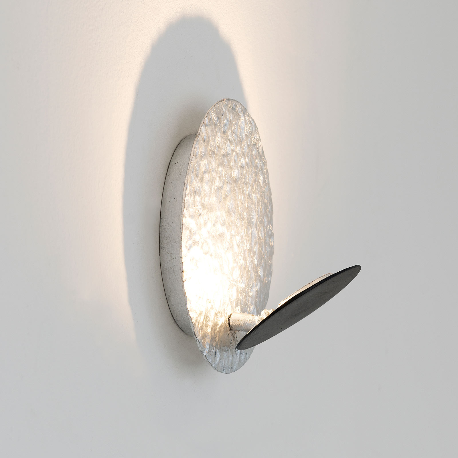 Infinity LED wall light in silver, Ø 26 cm