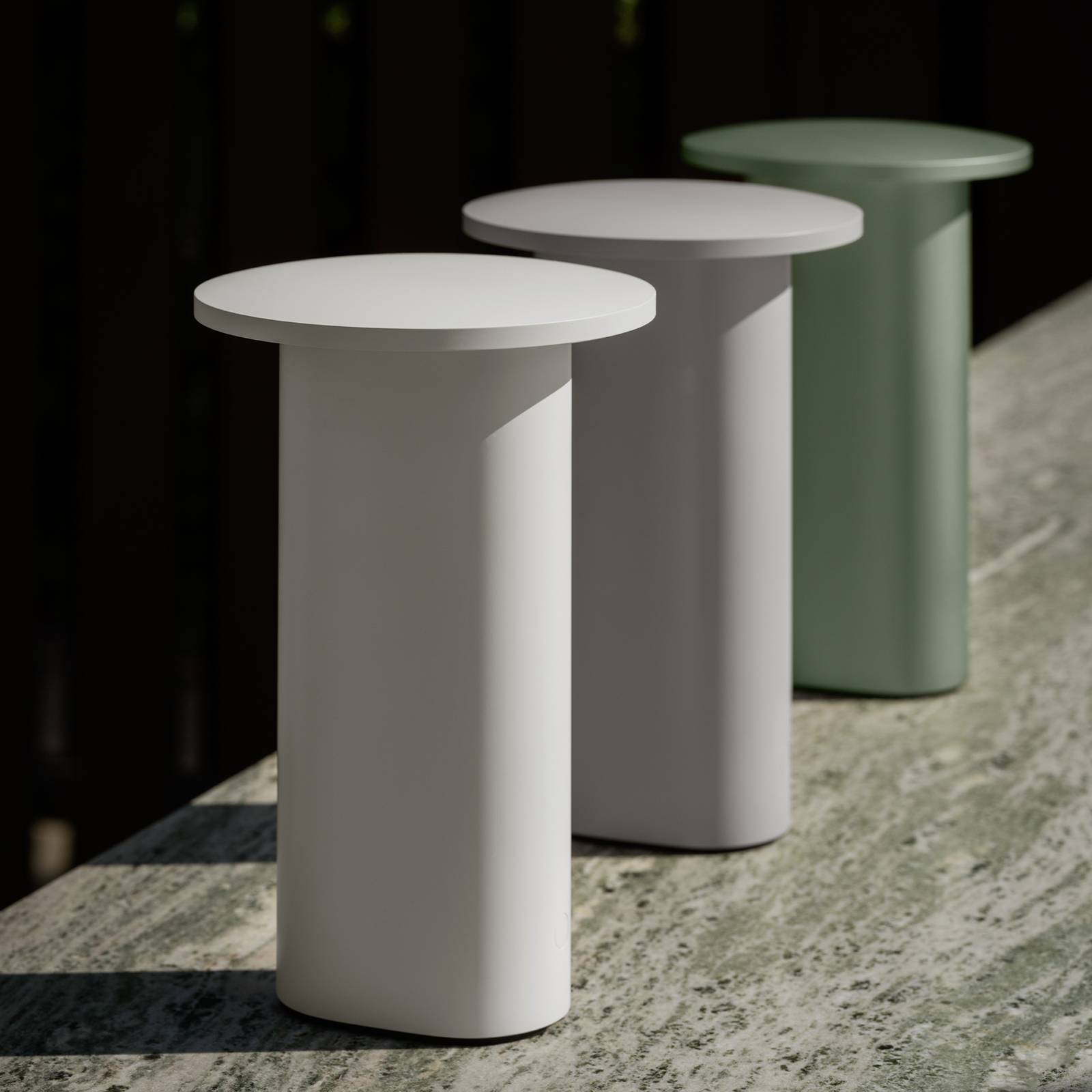 Fritz Hansen LED-Akku-Tischleuchte Solae, weiß, Alu, IP44 günstig online kaufen