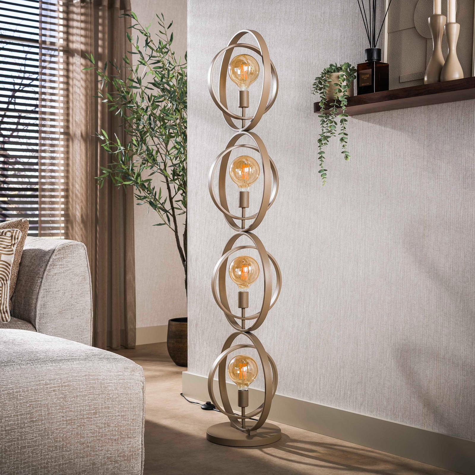 Stojací lampa Turn Around, béžová, kovová, se 4 žárovkami, 163 cm Stojací lampa Turn Around, béžová, kovová, se 4 žárovkami, 163 cm