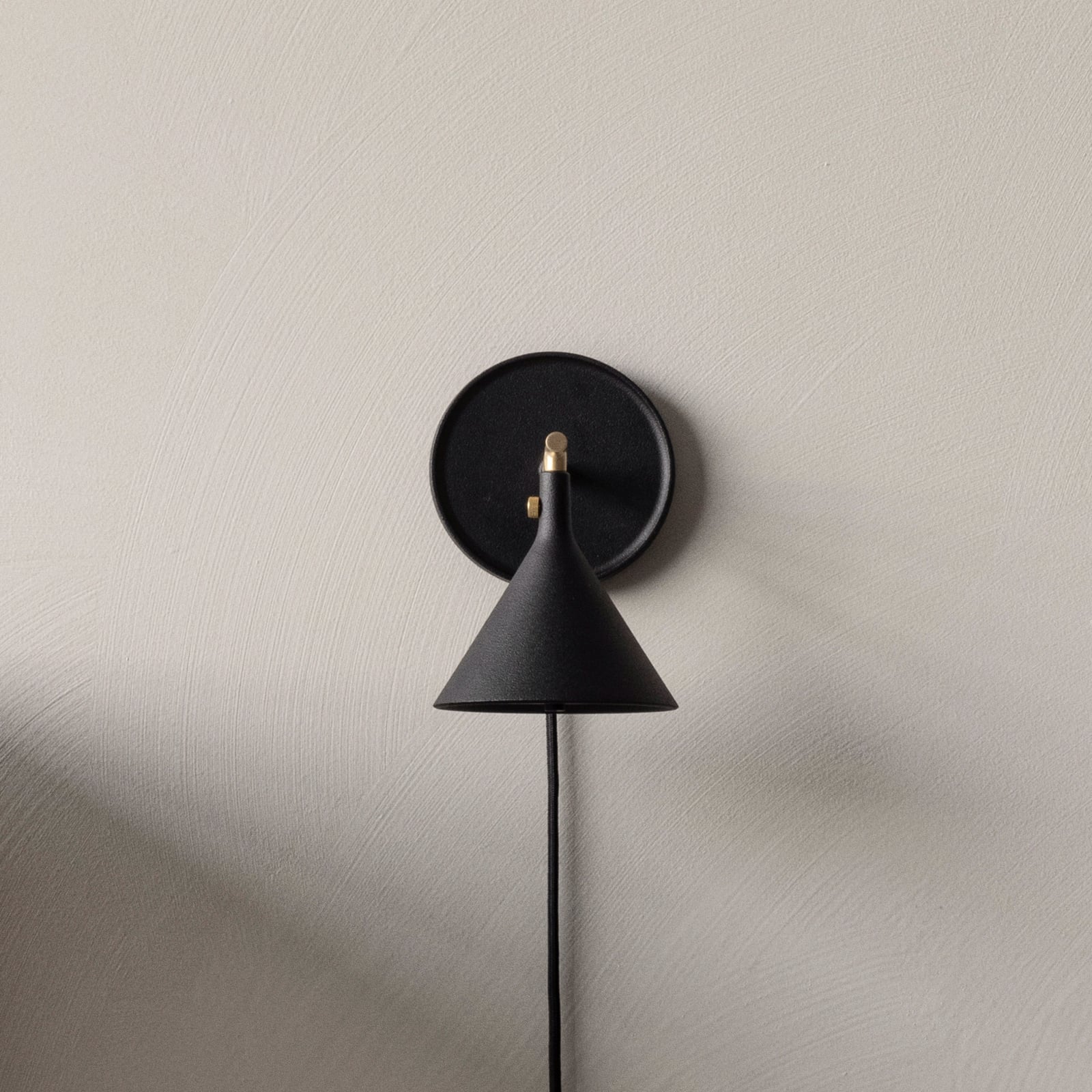 Cast Sconce LED-Wandlampe, schwarz, Stecker, dim. - Audo