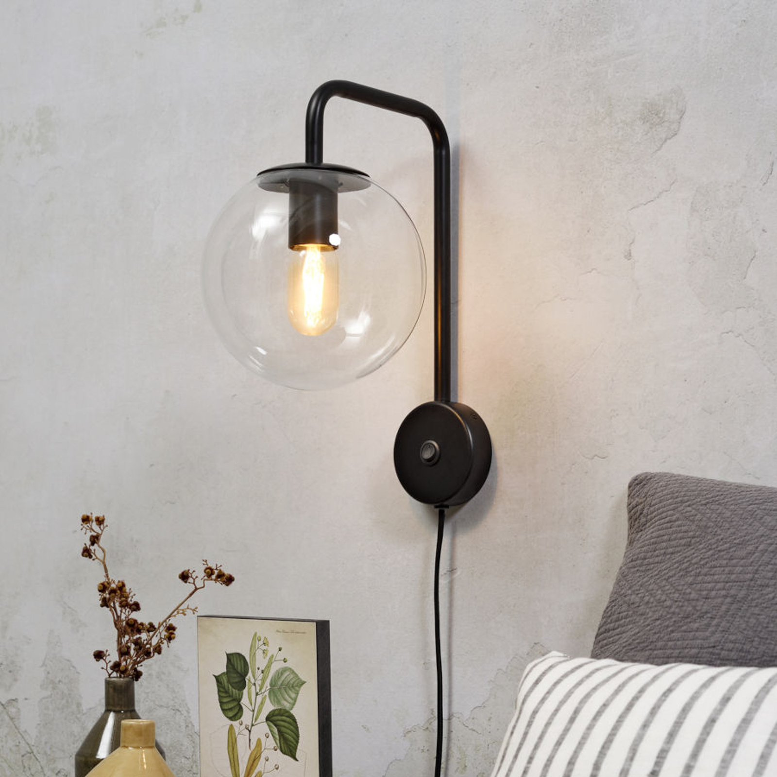 It’s about RoMi Warsaw wall light, black/clear