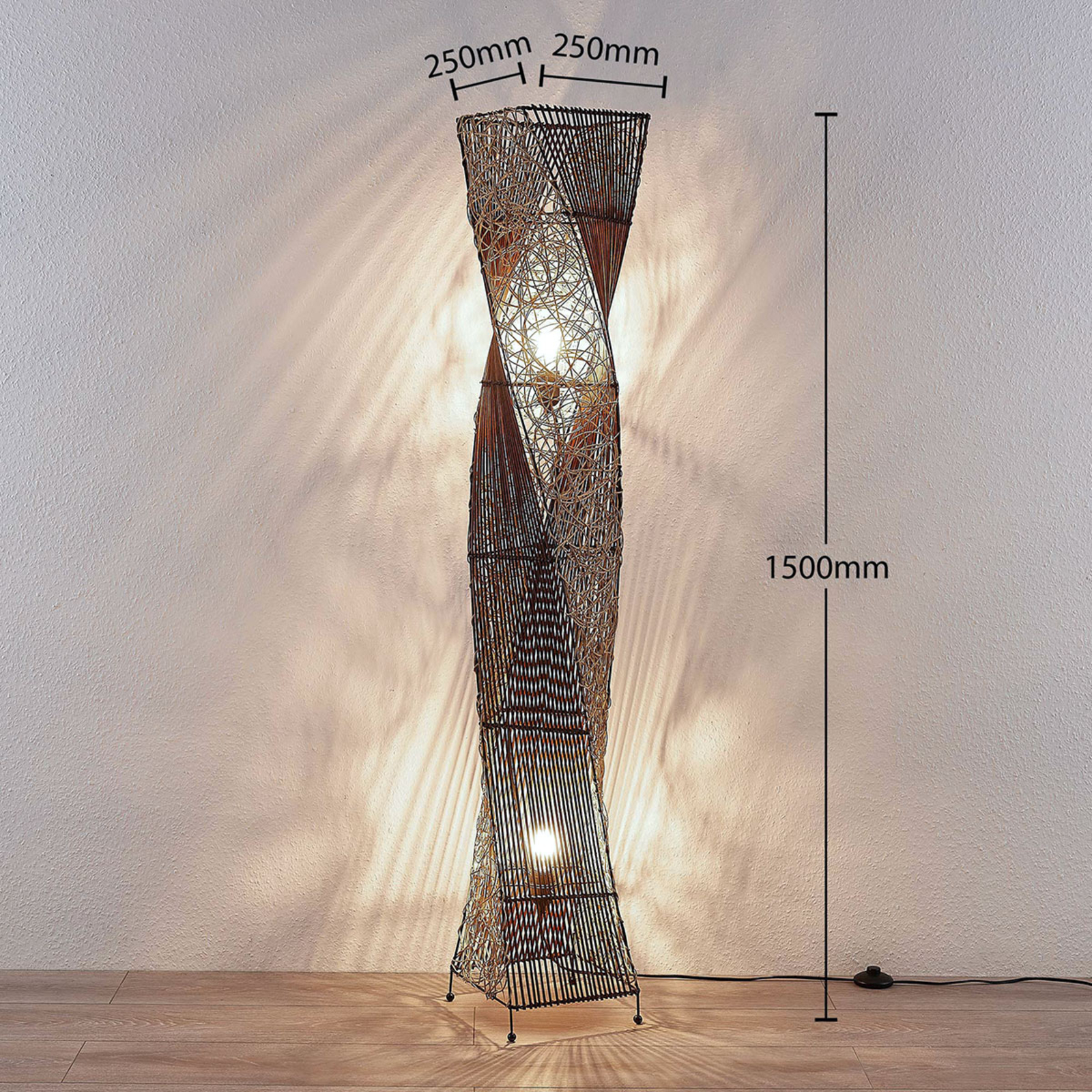 Ratanová stojací lampa Kassia pro útulné světlo