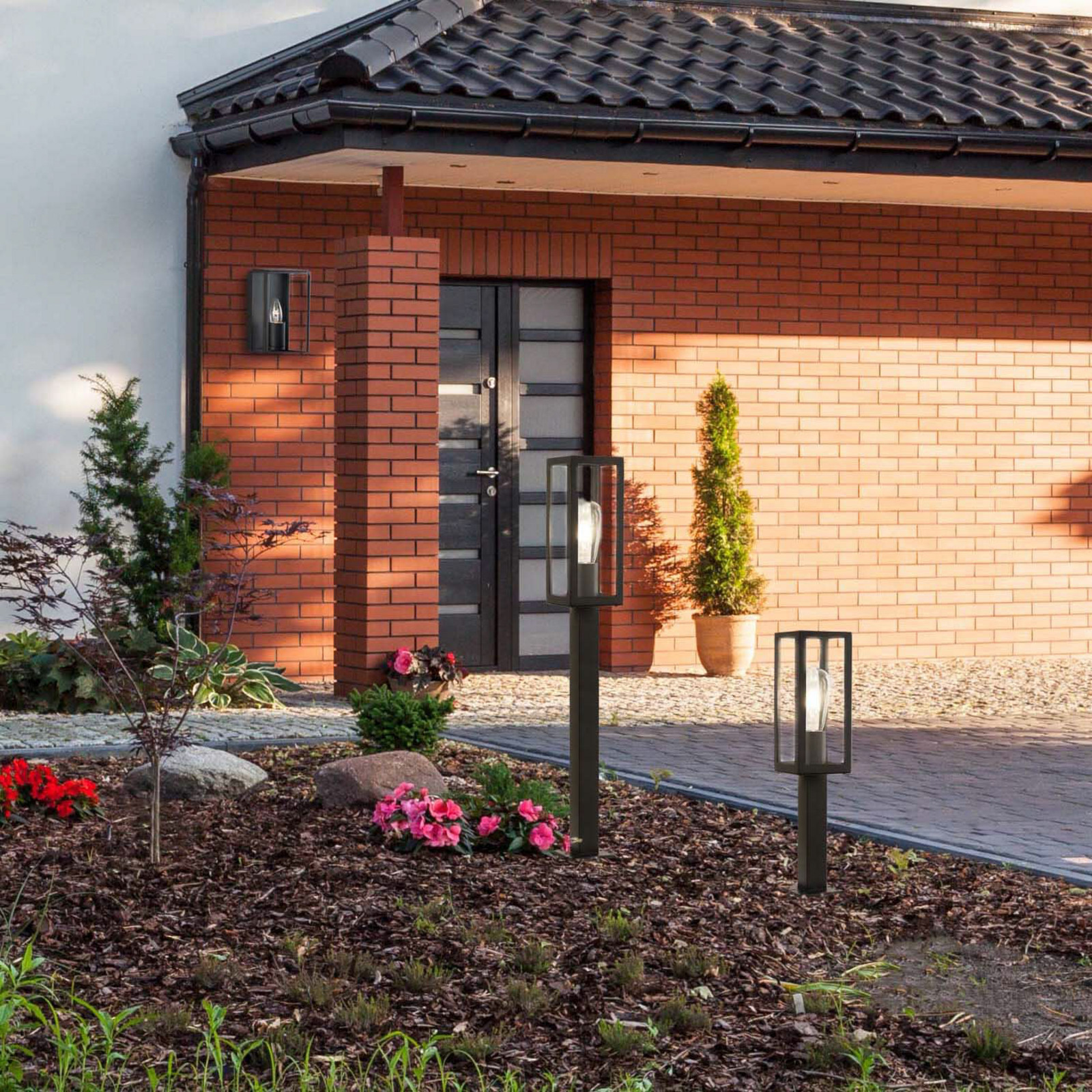 Lampă cu postament Box din oțel inoxidabil negru