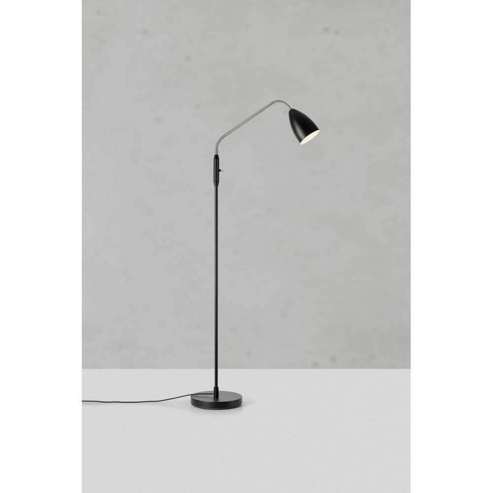 Patro LED Golvlampa 3-Step Black Marksl&ouml;jd - Vardagsrum - Metall