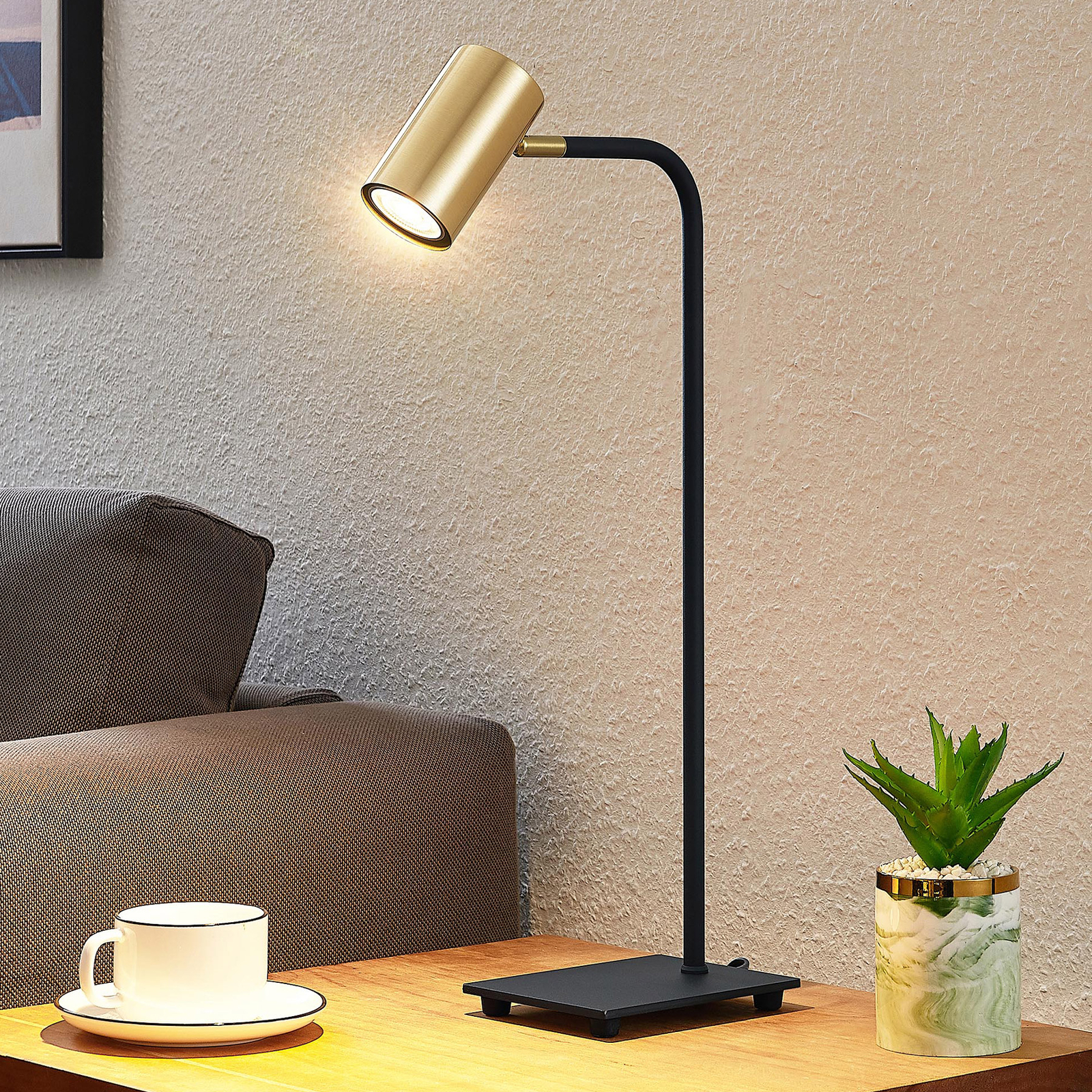 Lindby Sanad table lamp, brass
