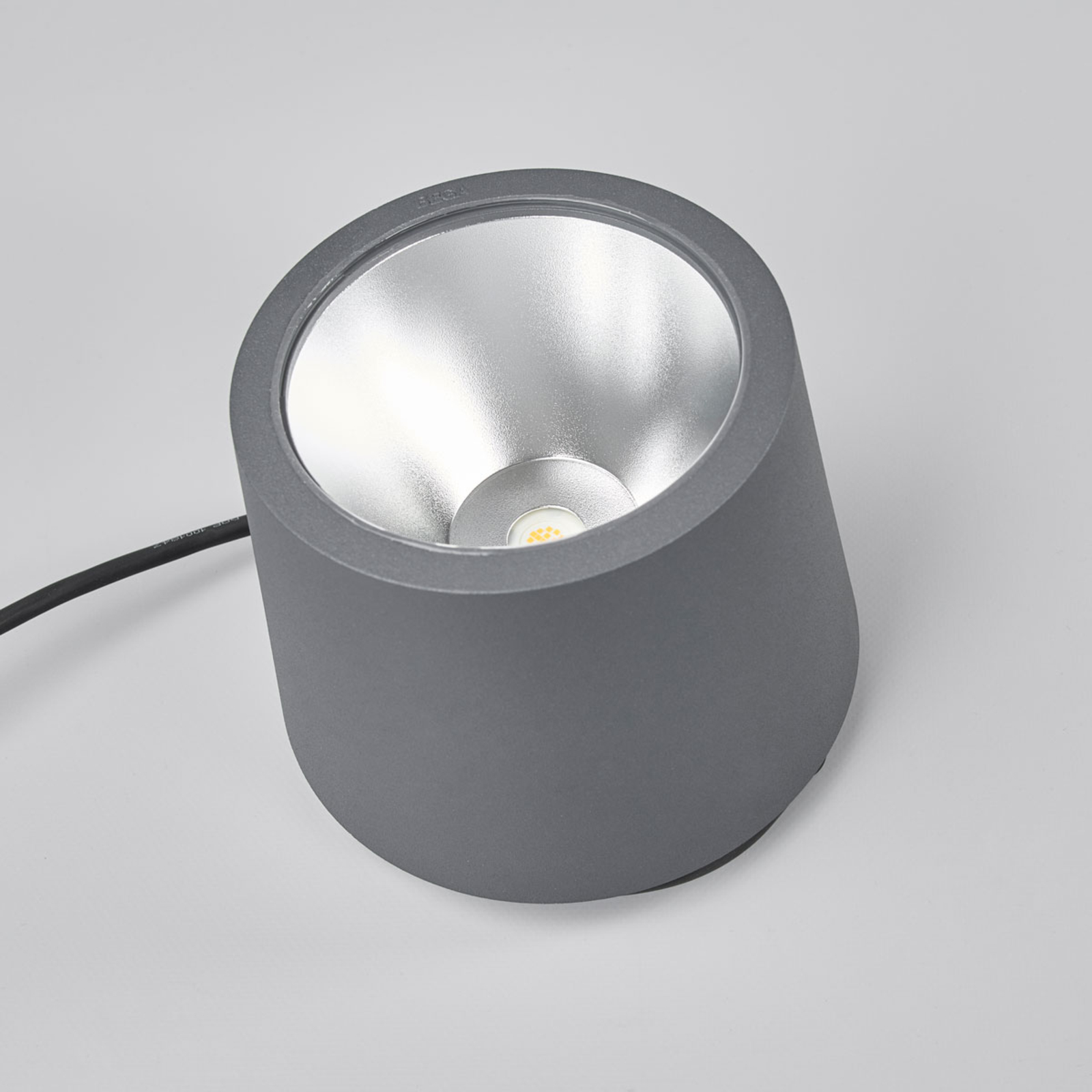 Bega 77625K3 – LED bakkespot med kontakt | Lampegiganten.no Bega – LED spot 77325K3 med jordspyd og kontakt