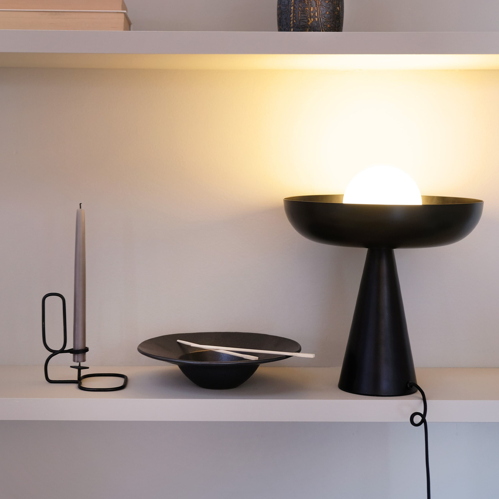 Dyberg Larsen lampe de table Ava, noir, métal, hauteur 35 cm