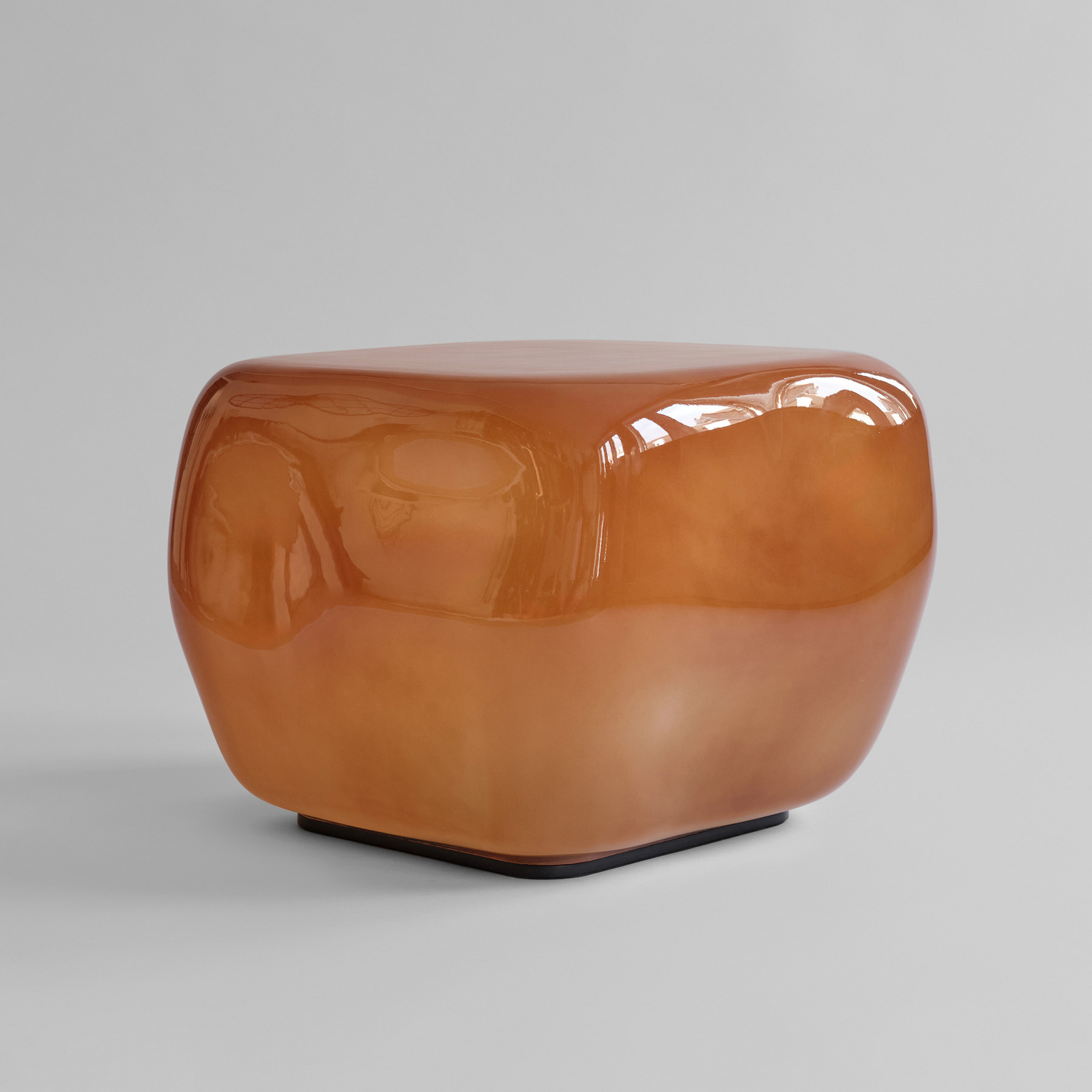 Stolik pomocniczy Ishi, karmelowy, 52 cm, szkło – 101 Copenhagen