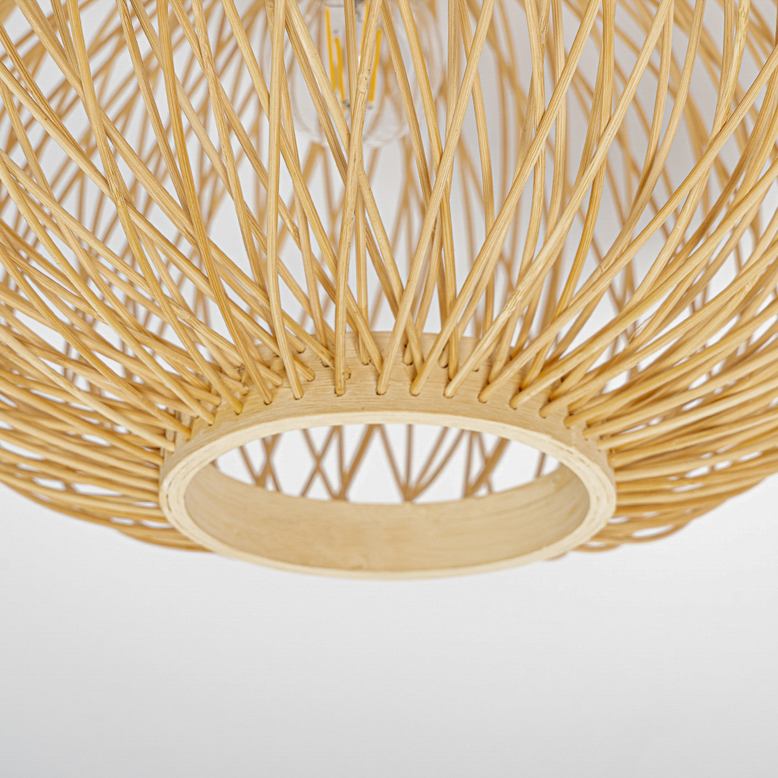 Lindby Solvira plafondlamp, bamboe vlechtwerk rond
