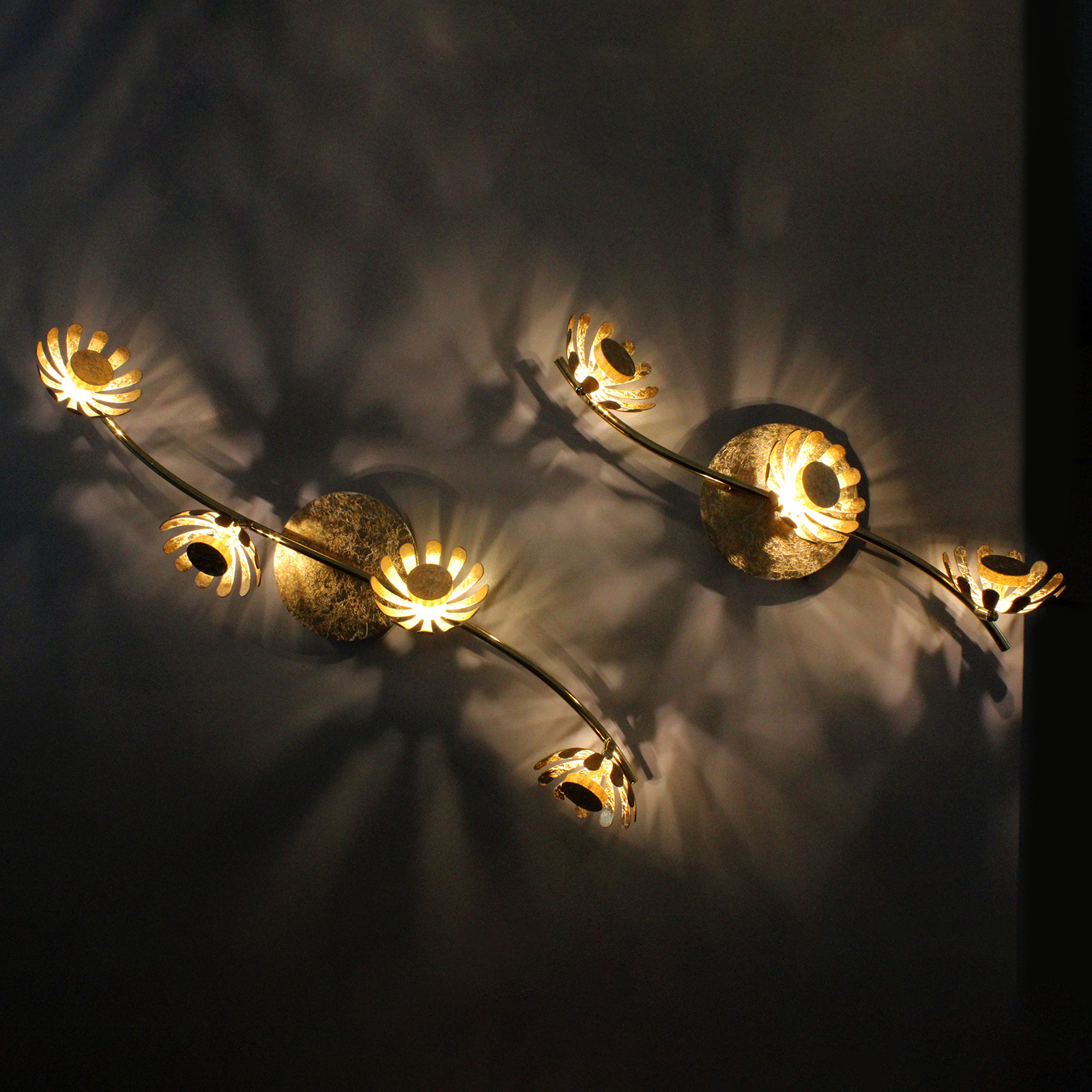 Bloom LED wall light, three-bulb gold