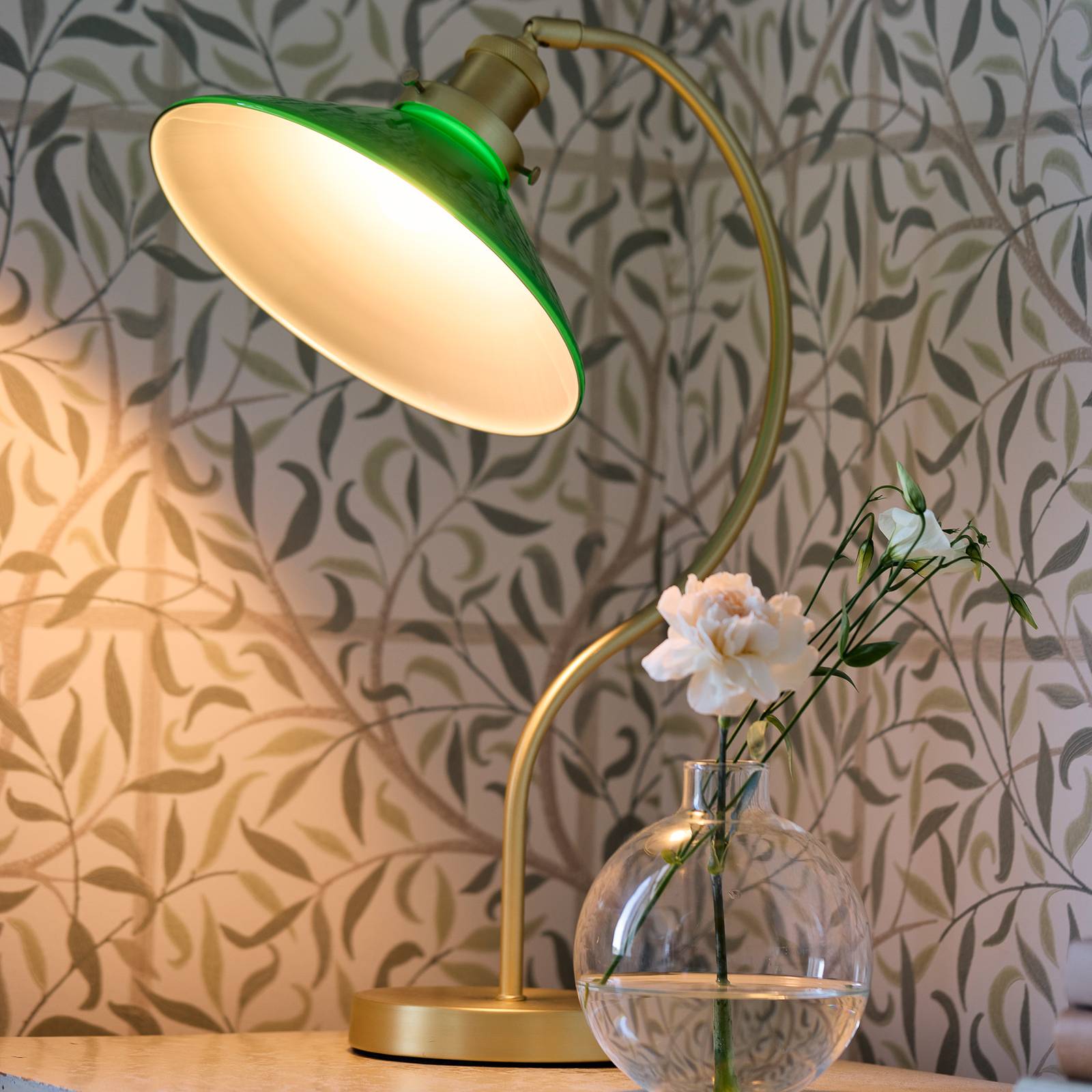 PR Home PR Home Stolní lampa Axel, mosazná barva, stínidlo ze zeleného skla