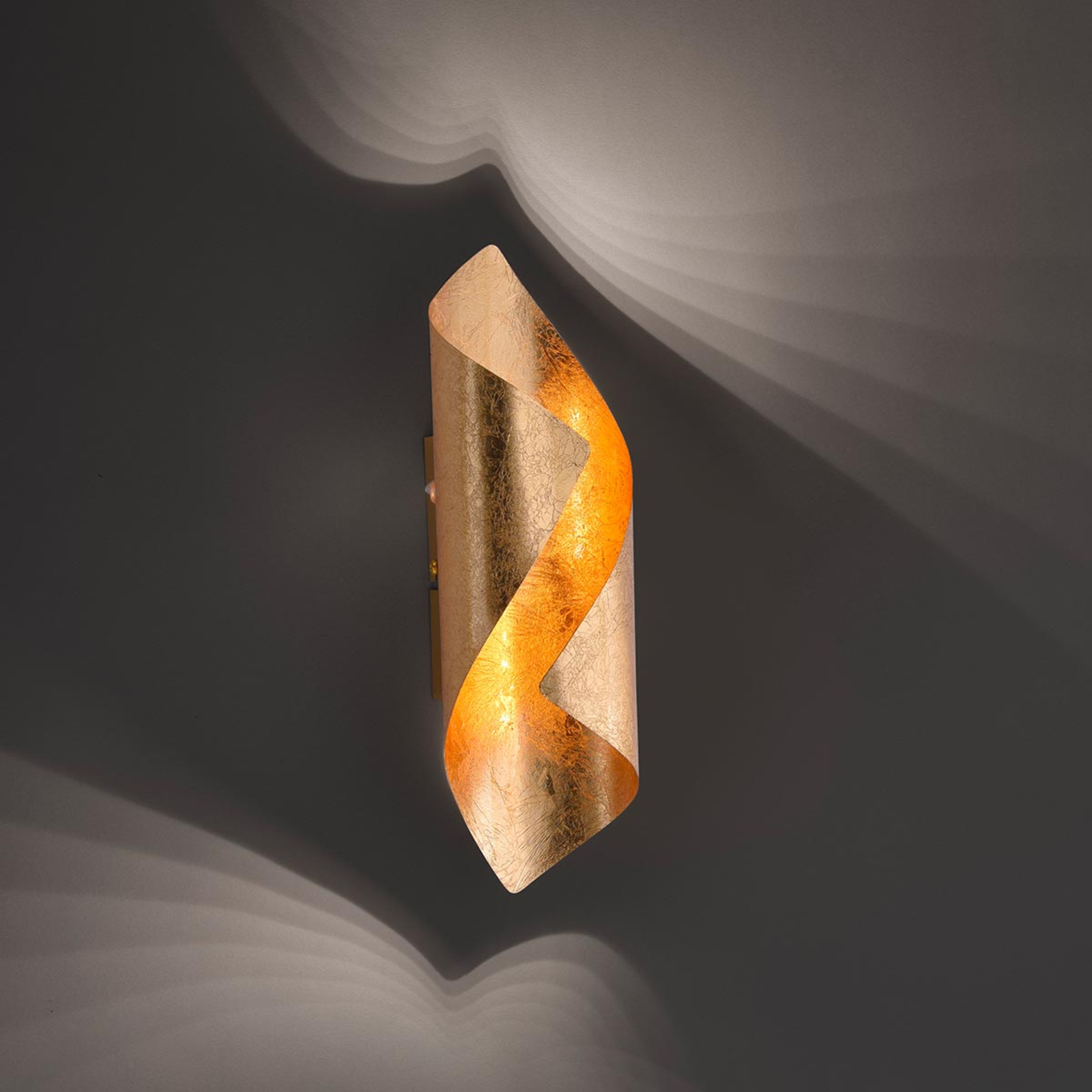 Gedraaide LED wandlamp Nevis uit metaal