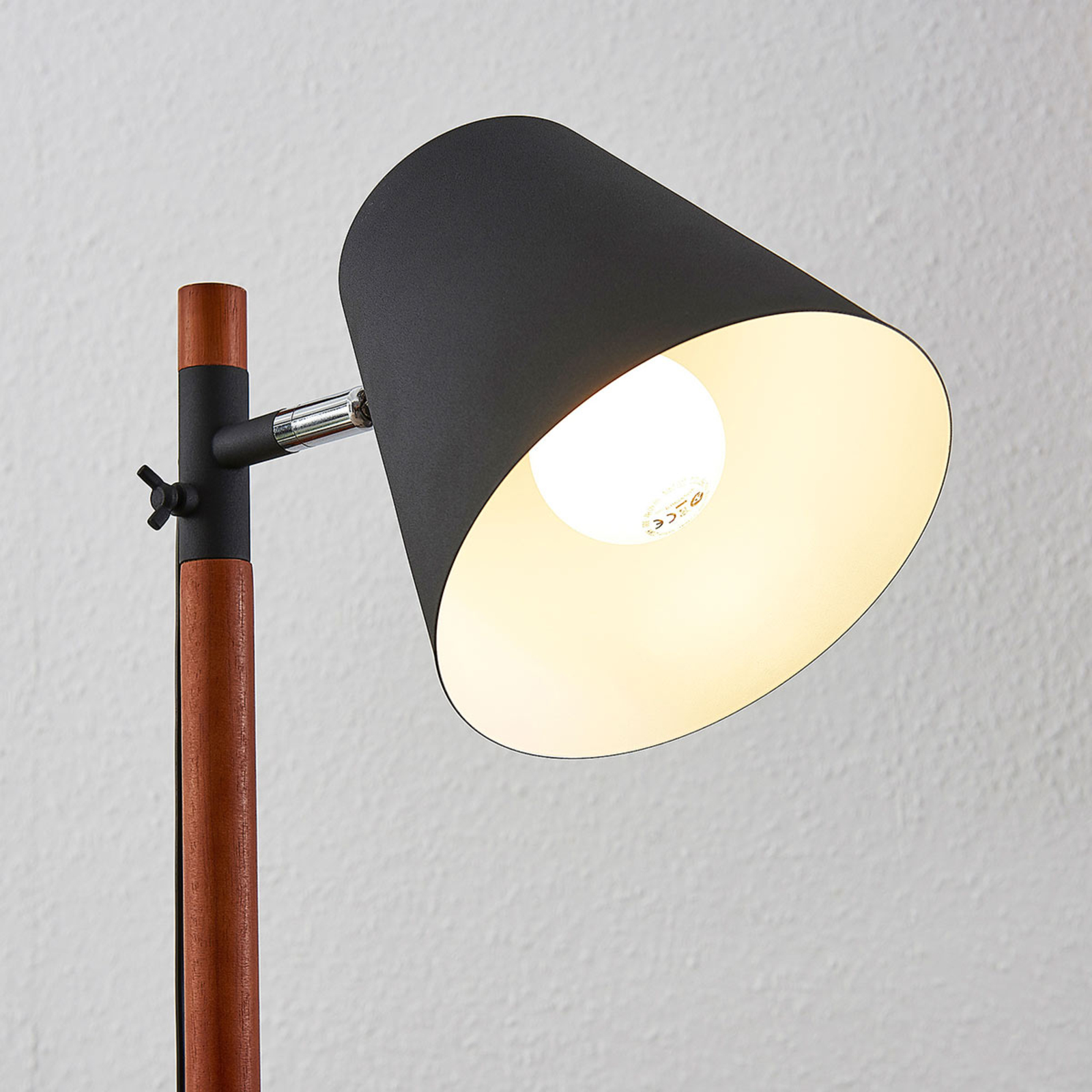 Vloerlamp Birte, zwart met houten element