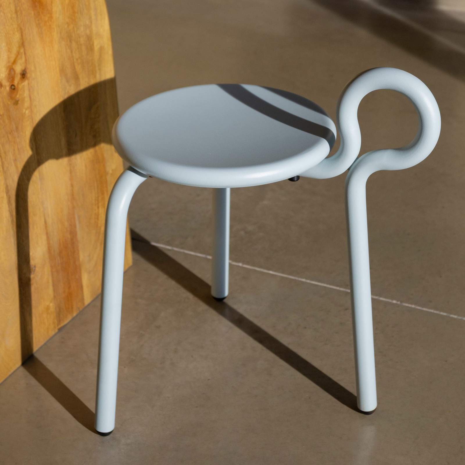 Chaise Lasso, bleu clair, métal, hauteur 58 cm - &Klevering