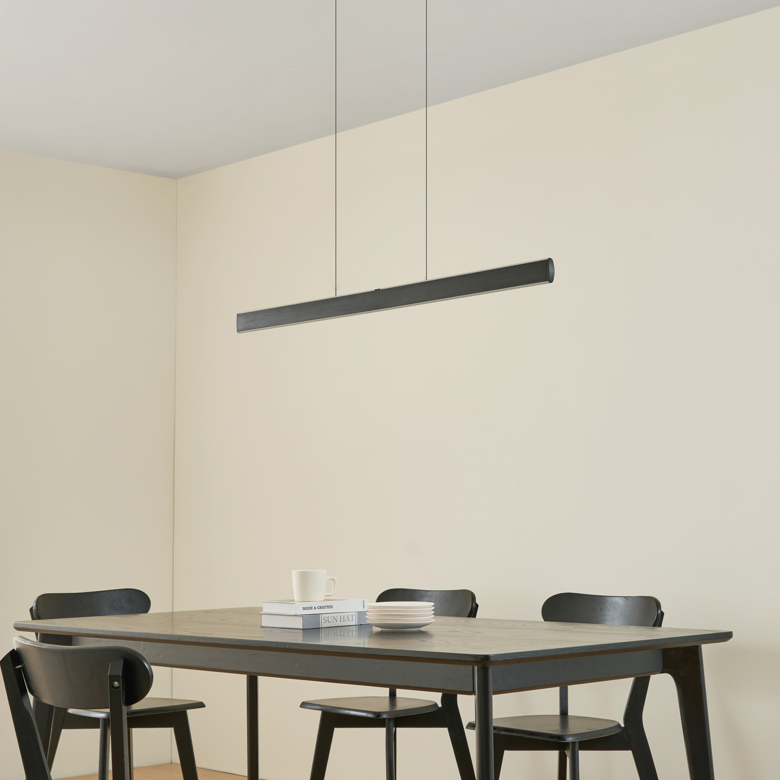 Lucande LED-hänglampa Arvon, svart, 116 cm, dimbar, CCT