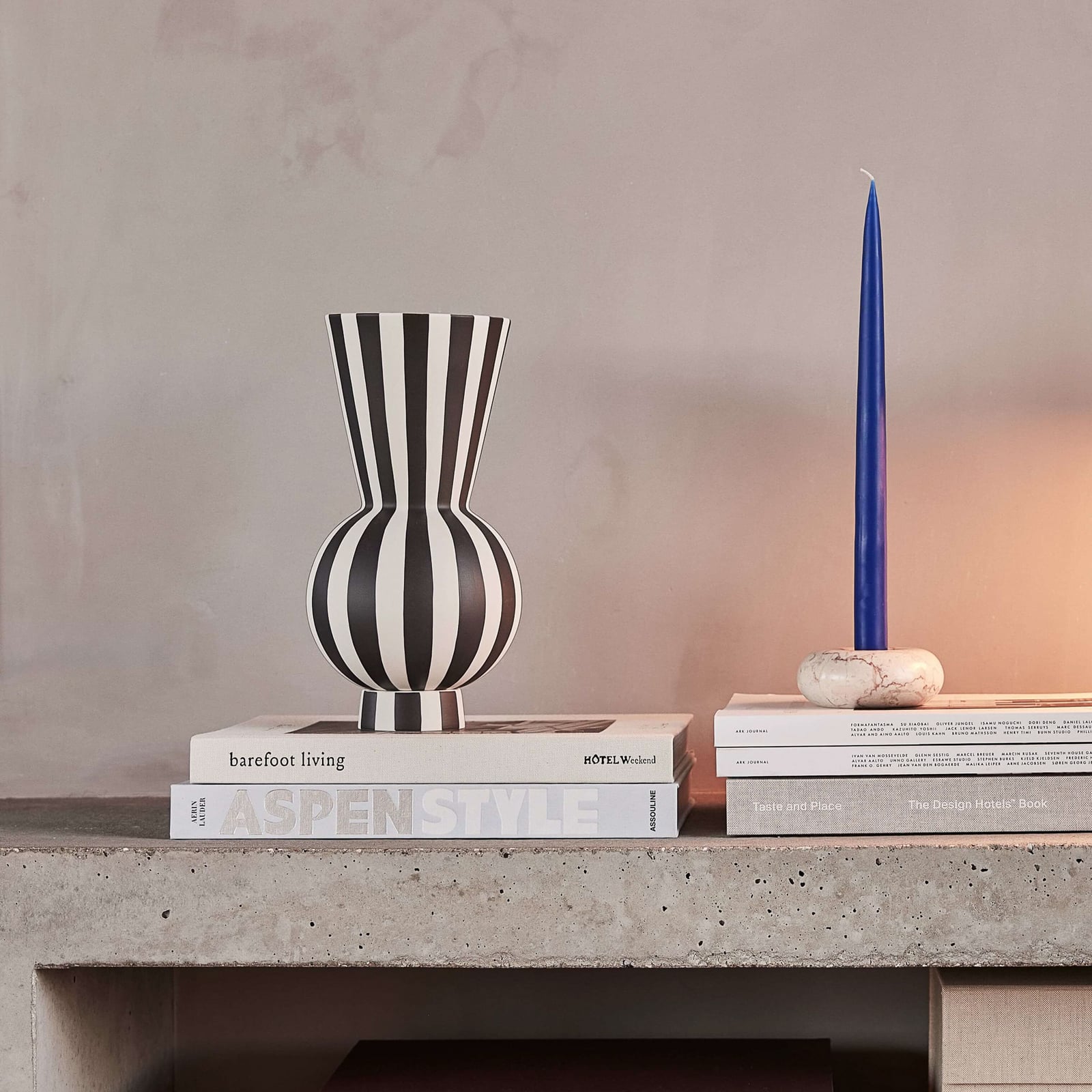 Vase Toppu, noir et blanc, hauteur 28 cm - OYOY Living Design Vase Toppu, noir et blanc, hauteur 28 cm - OYOY Living Design