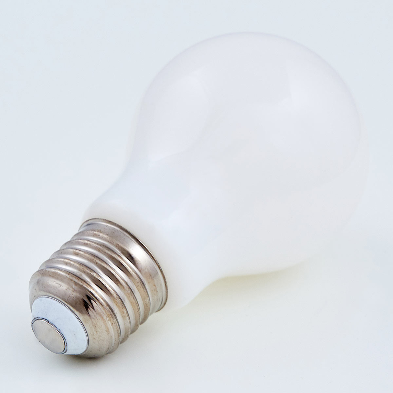 E27 LED-lampe 7 W, 806 lm, 2 700 K, opal