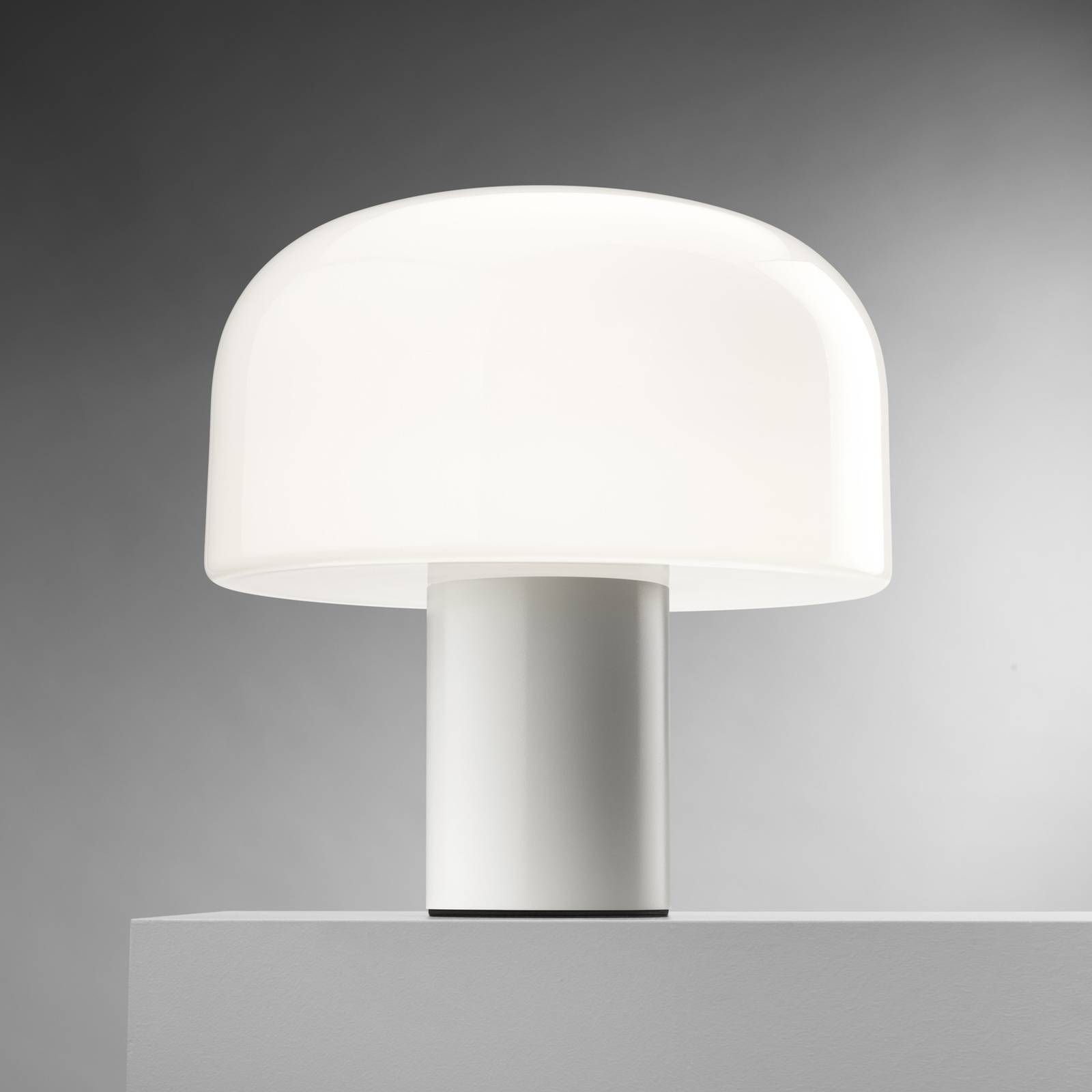 Lampa stołowa FLOS Bellhop Glass T, biała, wysokość 34 cm, ściemniana