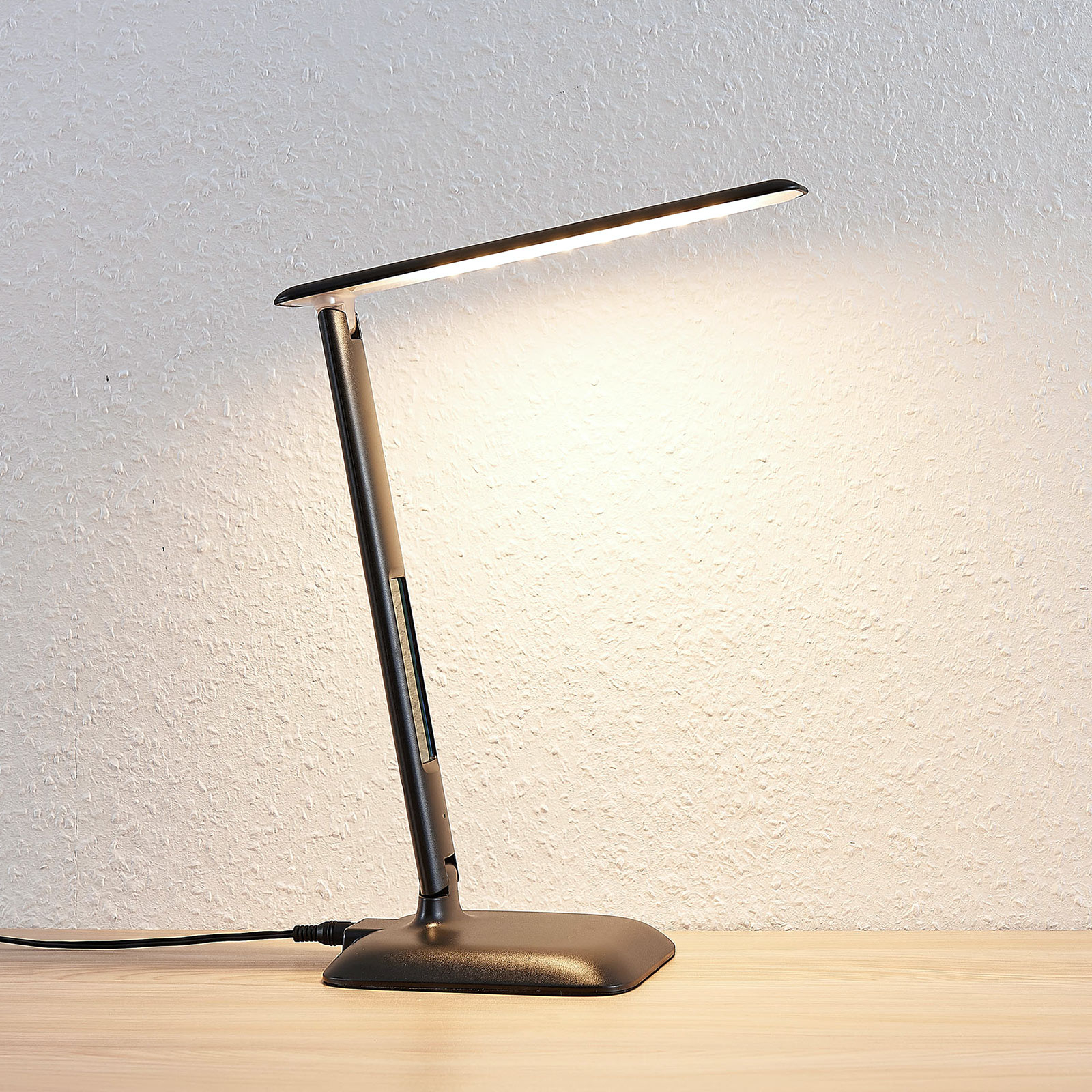 LED-Tischlampe Ludmilla Schreibtisch Digitalanzeige Lindby Weiß Dimmer CCT 