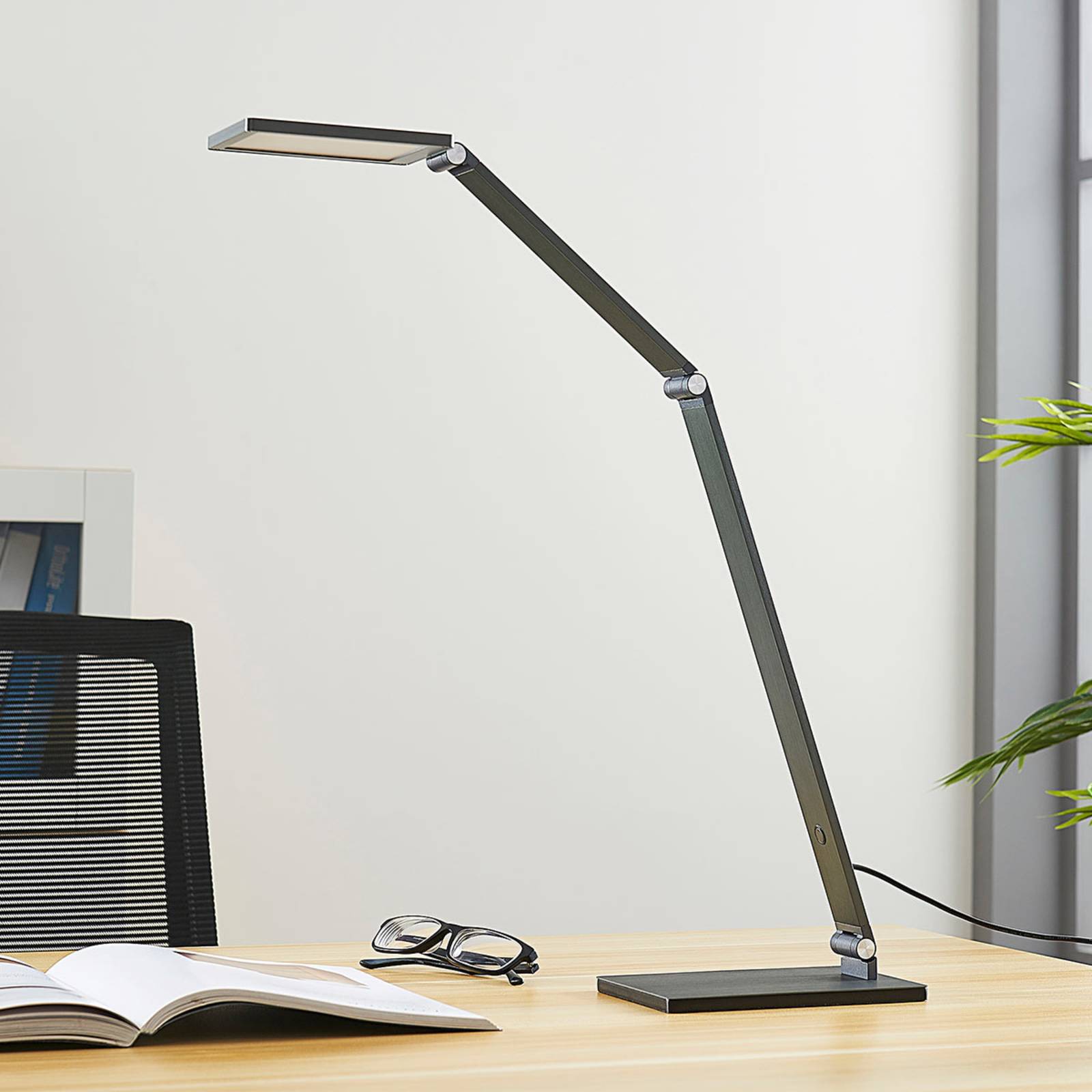 Lucande mion dimmelhető led íróasztal lámpa