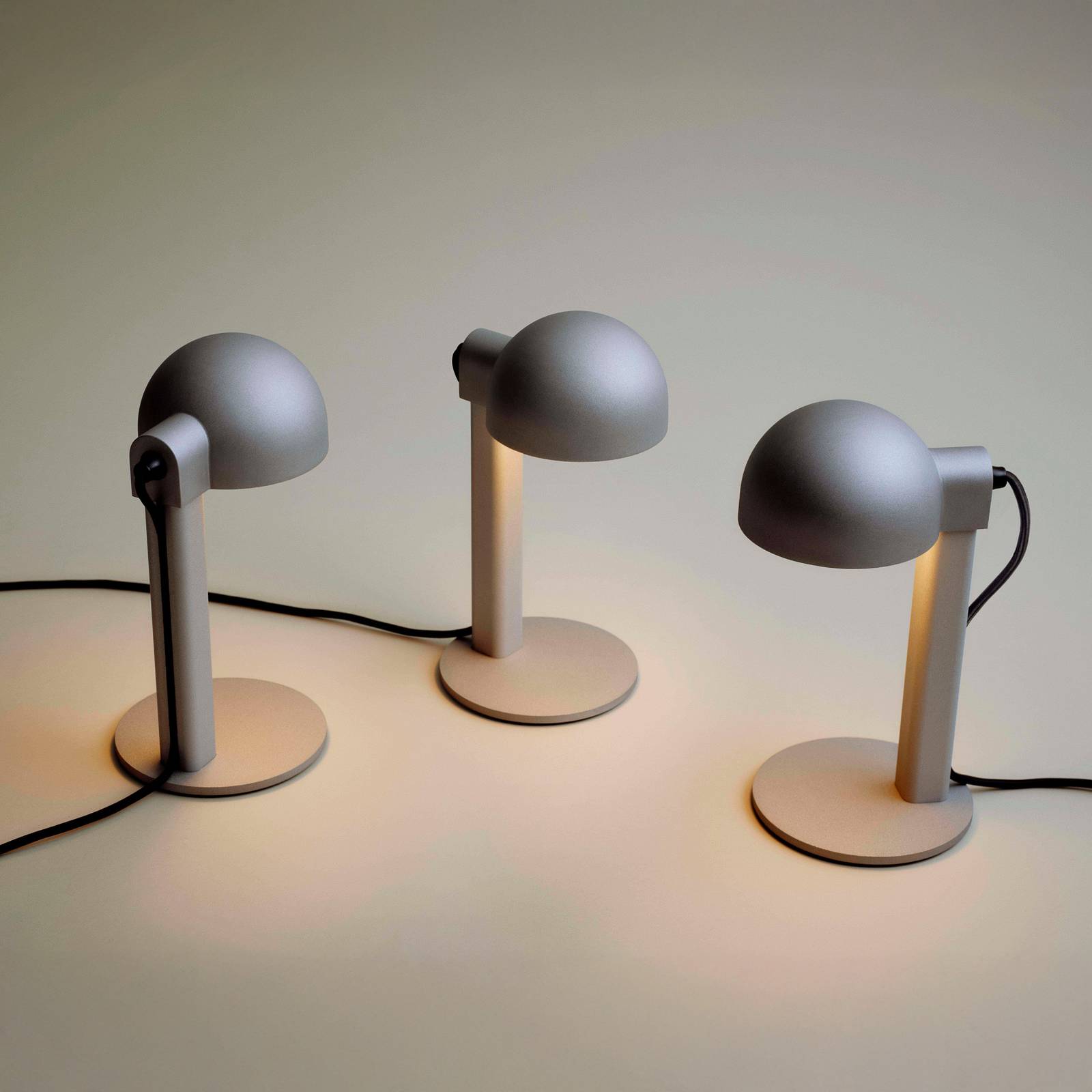 Lampa stołowa Hay Posto, srebrno-szara, wysokość 28 cm, E14, aluminium
