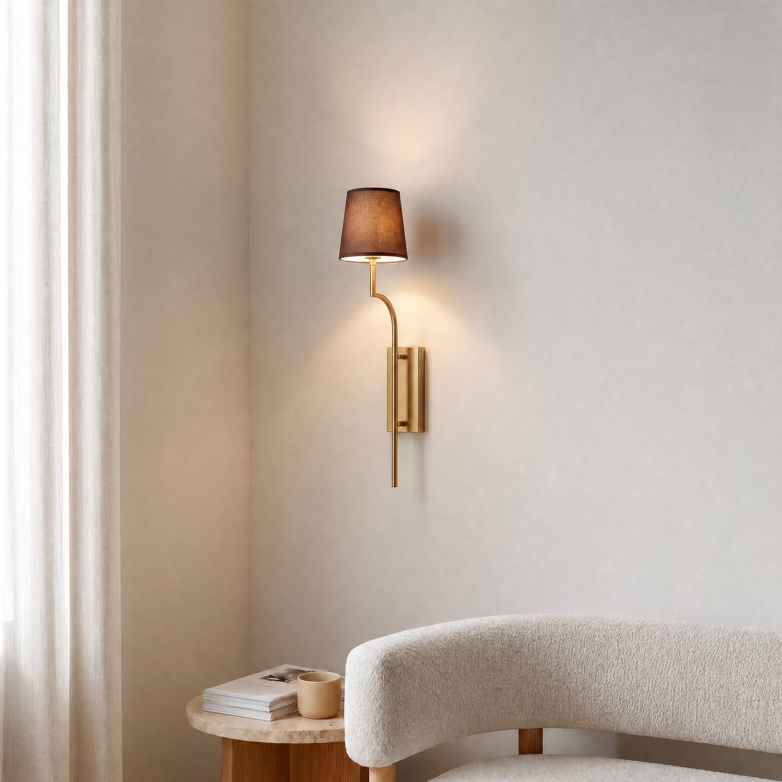 Aplique de pared Lumora, marrón/dorado, altura 72 cm, tejido/metal, E27