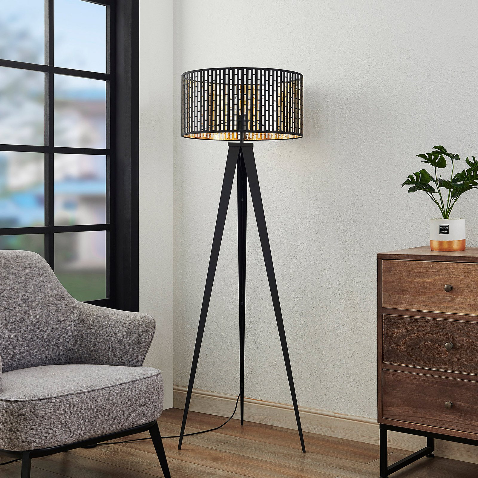 Lindby Thoralf floor lamp with a tripod frame