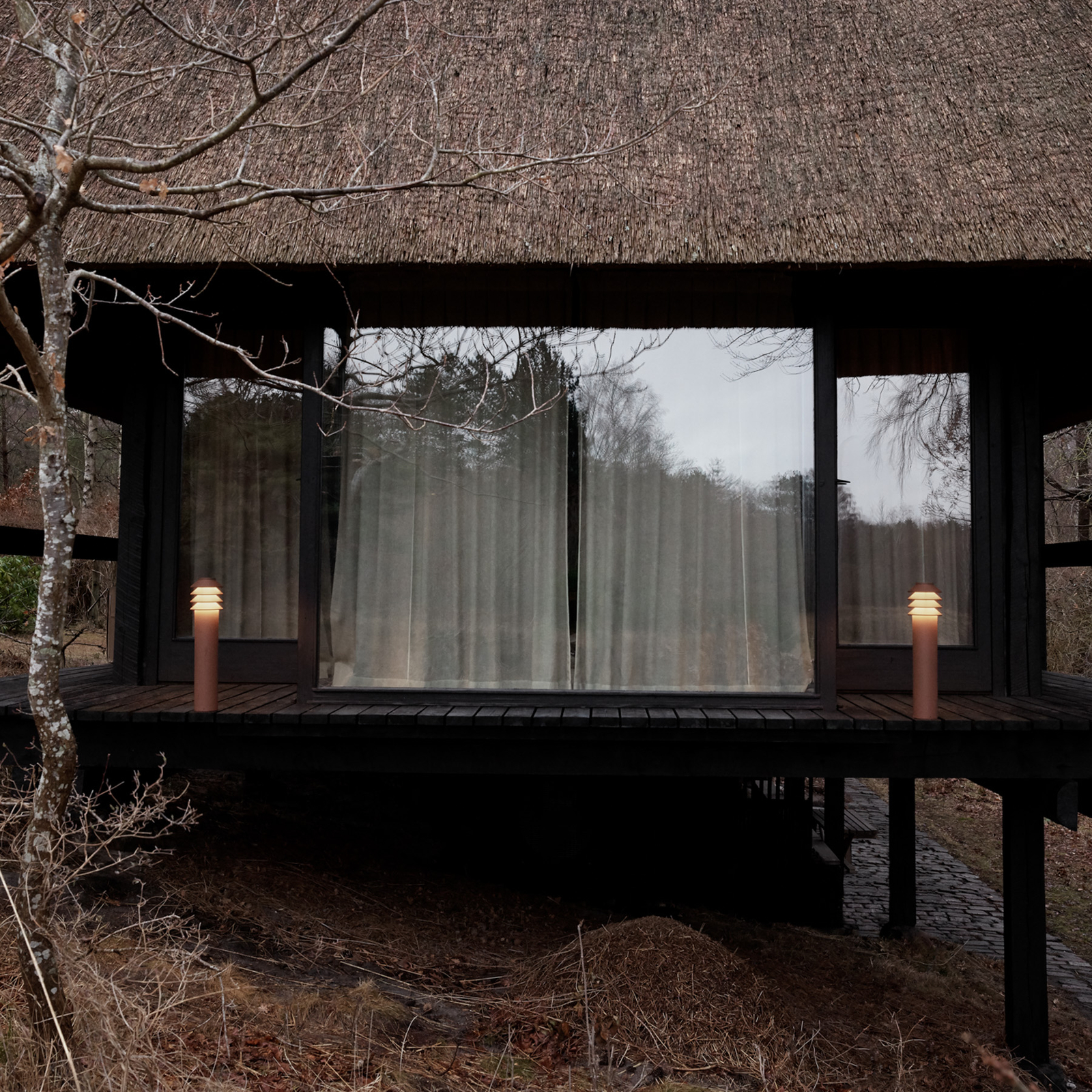 Candeeiro de jardim Bysted Garden Long LED 2700K com base Corten - Louis Poulsen