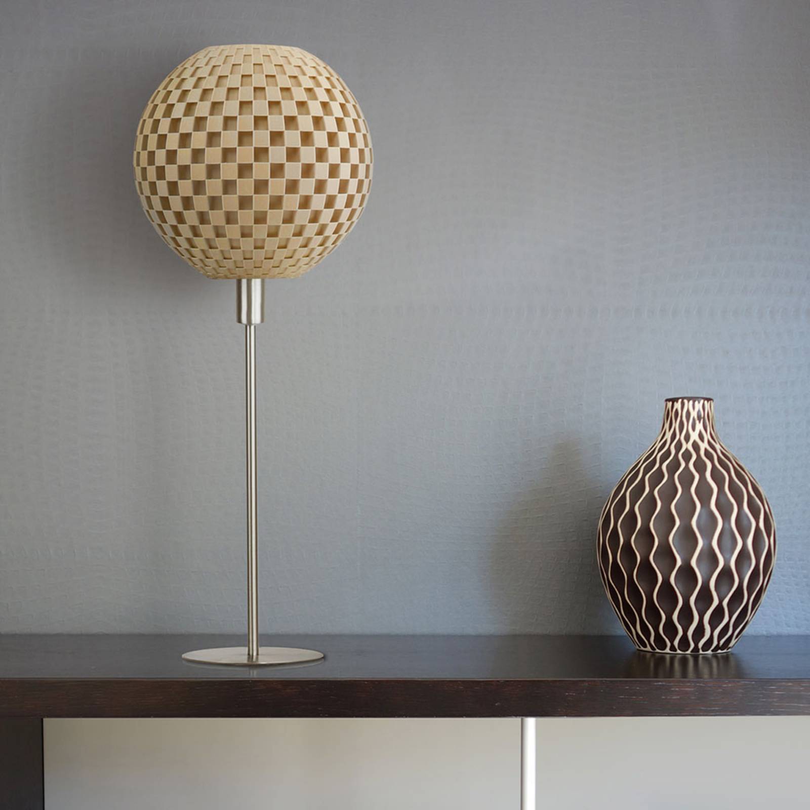 Lampa stołowa Flechtwerk kula ze stopą, beżowa