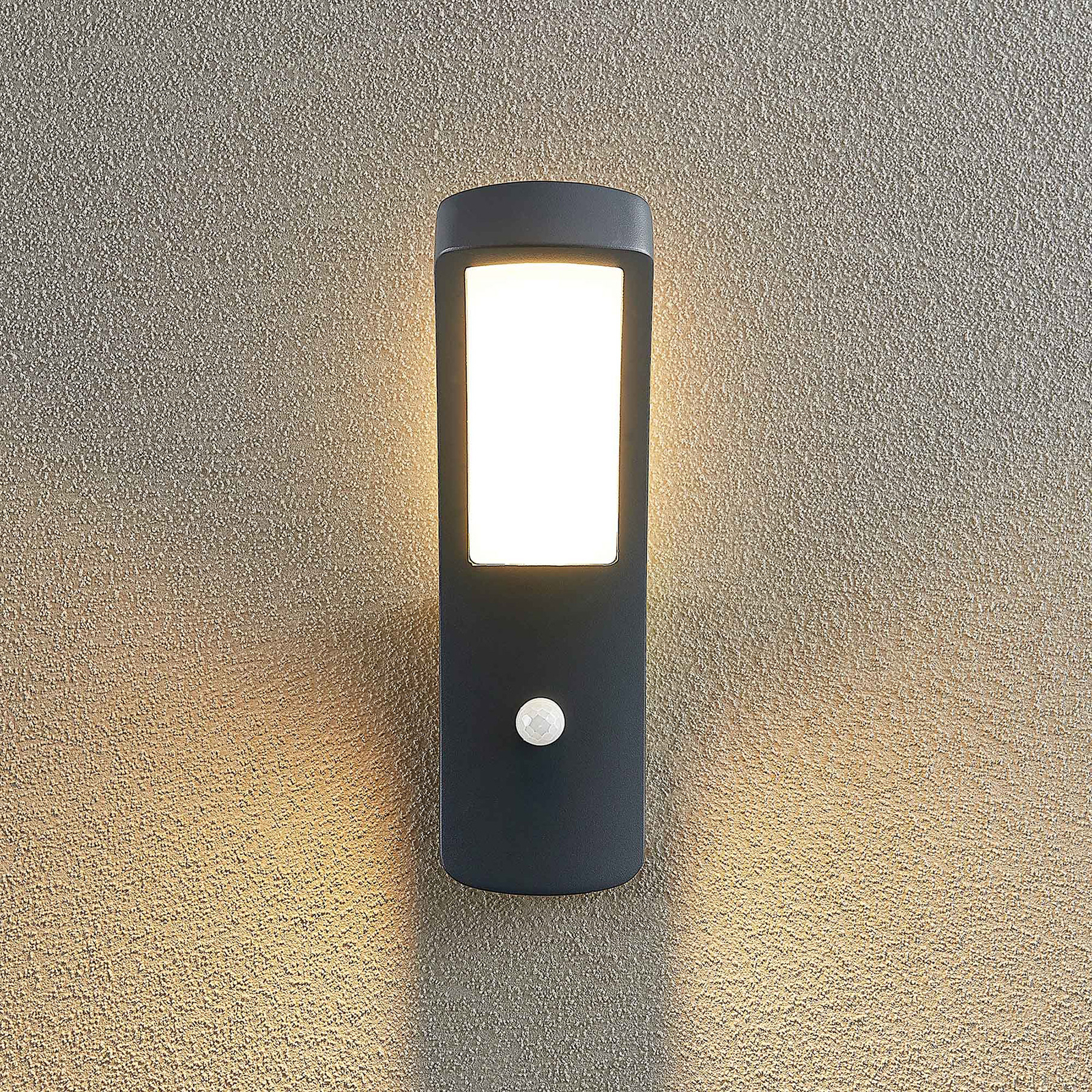 Vonkajšie nástenné svietidlo Lindby Moshe LED so senzorom
