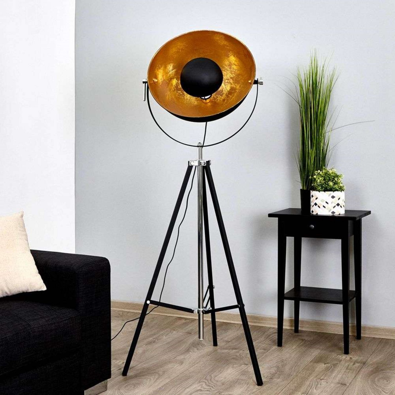 Minerva Golvlampa Black/Gold - Lindby