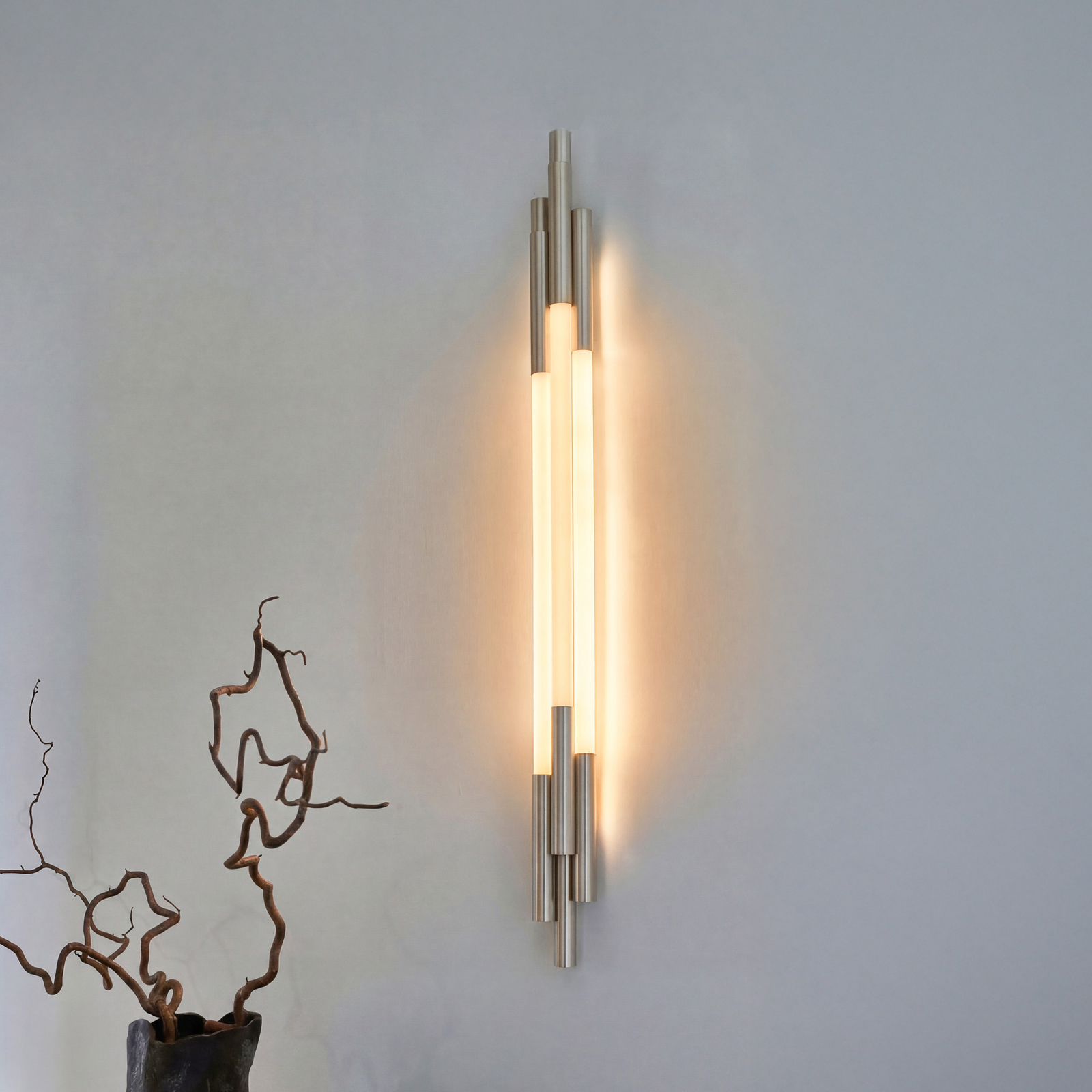 Applique a LED ORG, altezza 105 cm, color nichel, 2400 K - DCW