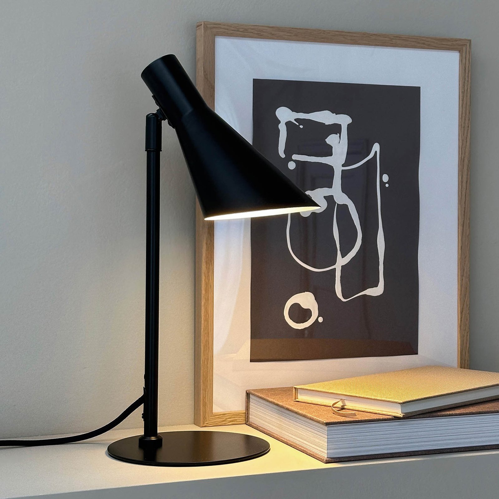 Dyberg Larsen lampe de table DL12, noir, hauteur 39,5 cm, métal