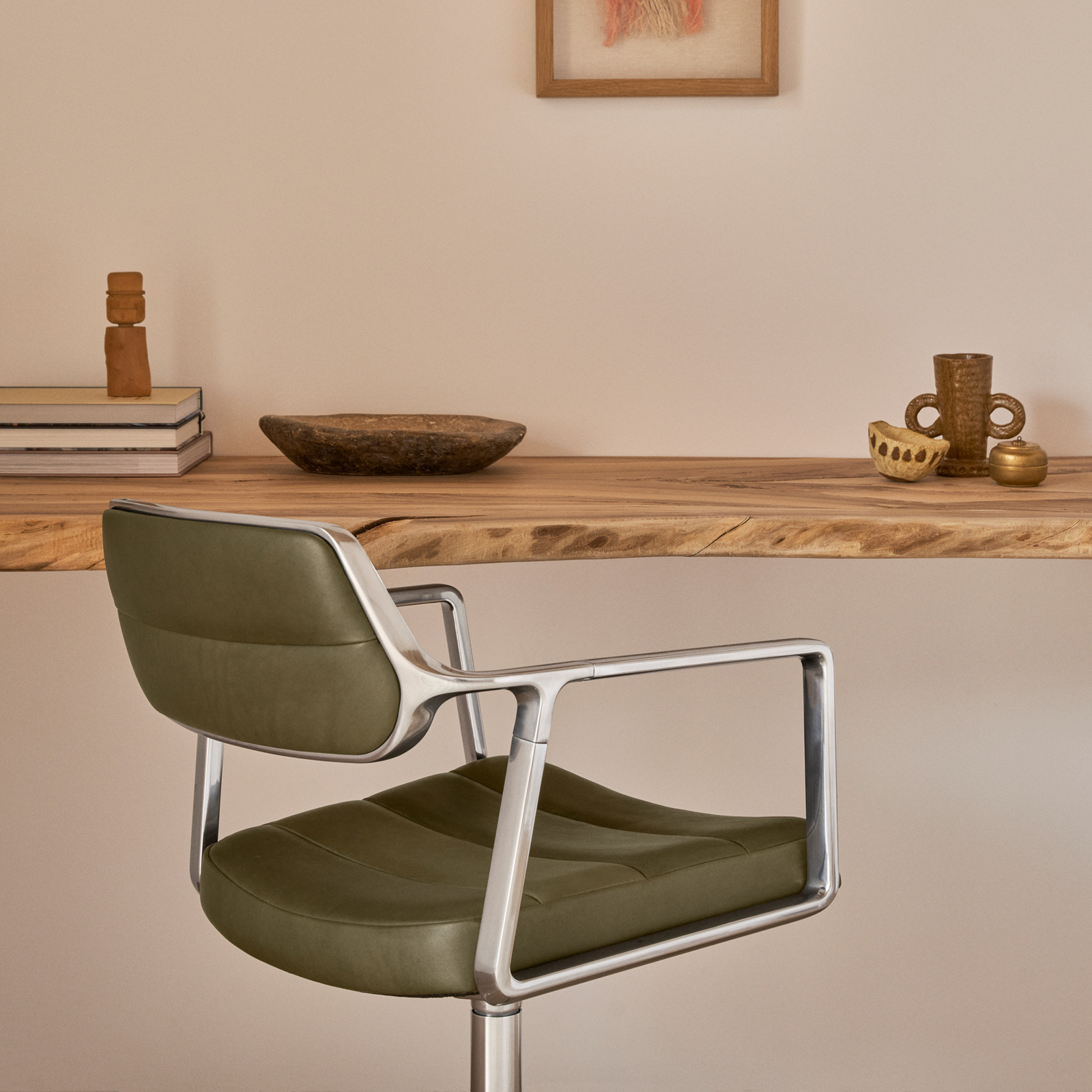 Vipp453 Swivel irodai szék, olíva, bőr/alumínium – Vipp Vipp453 Swivel irodai szék, olíva, bőr/alumínium – Vipp
