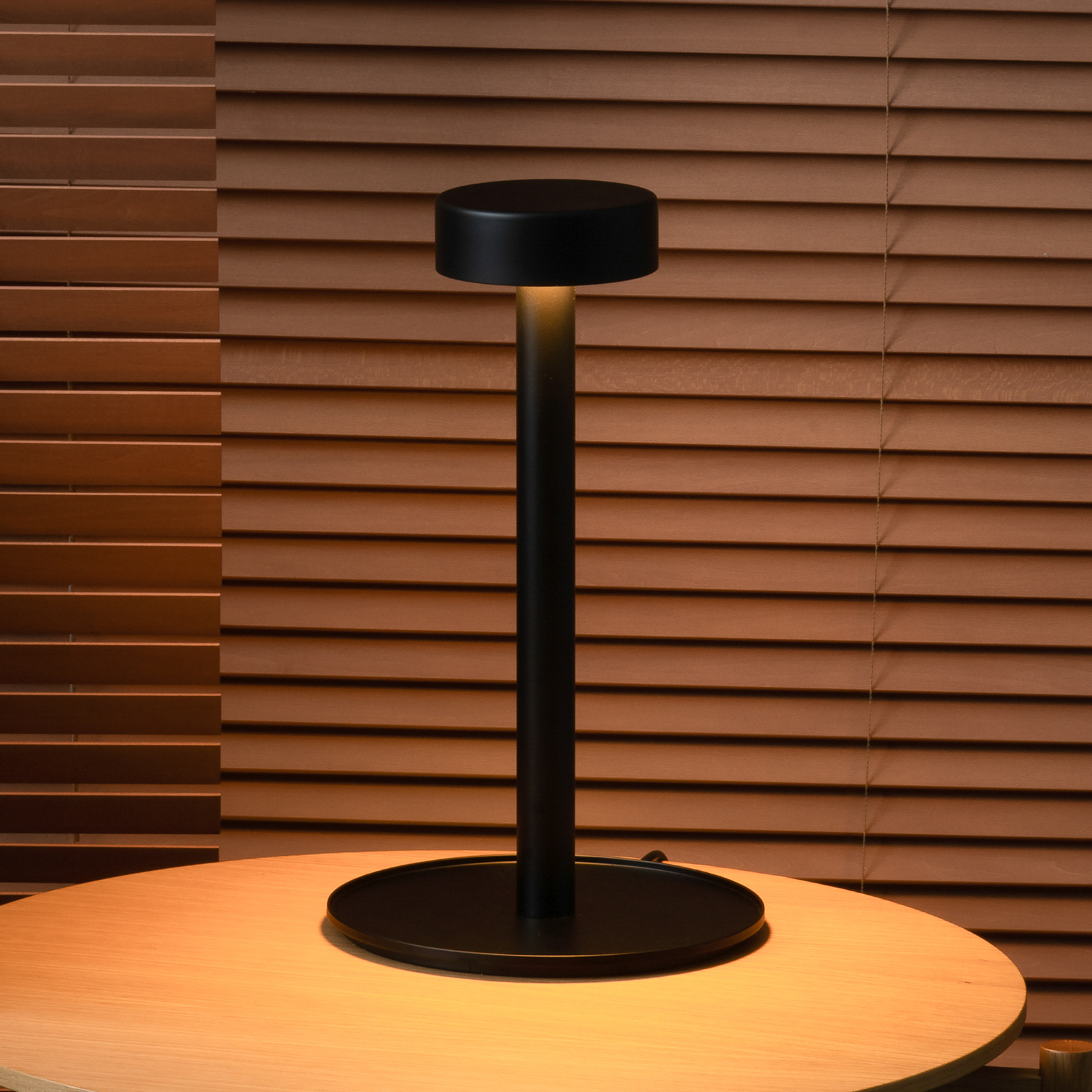 Milan Peak Lane lámpara de mesa LED, pieza diseño