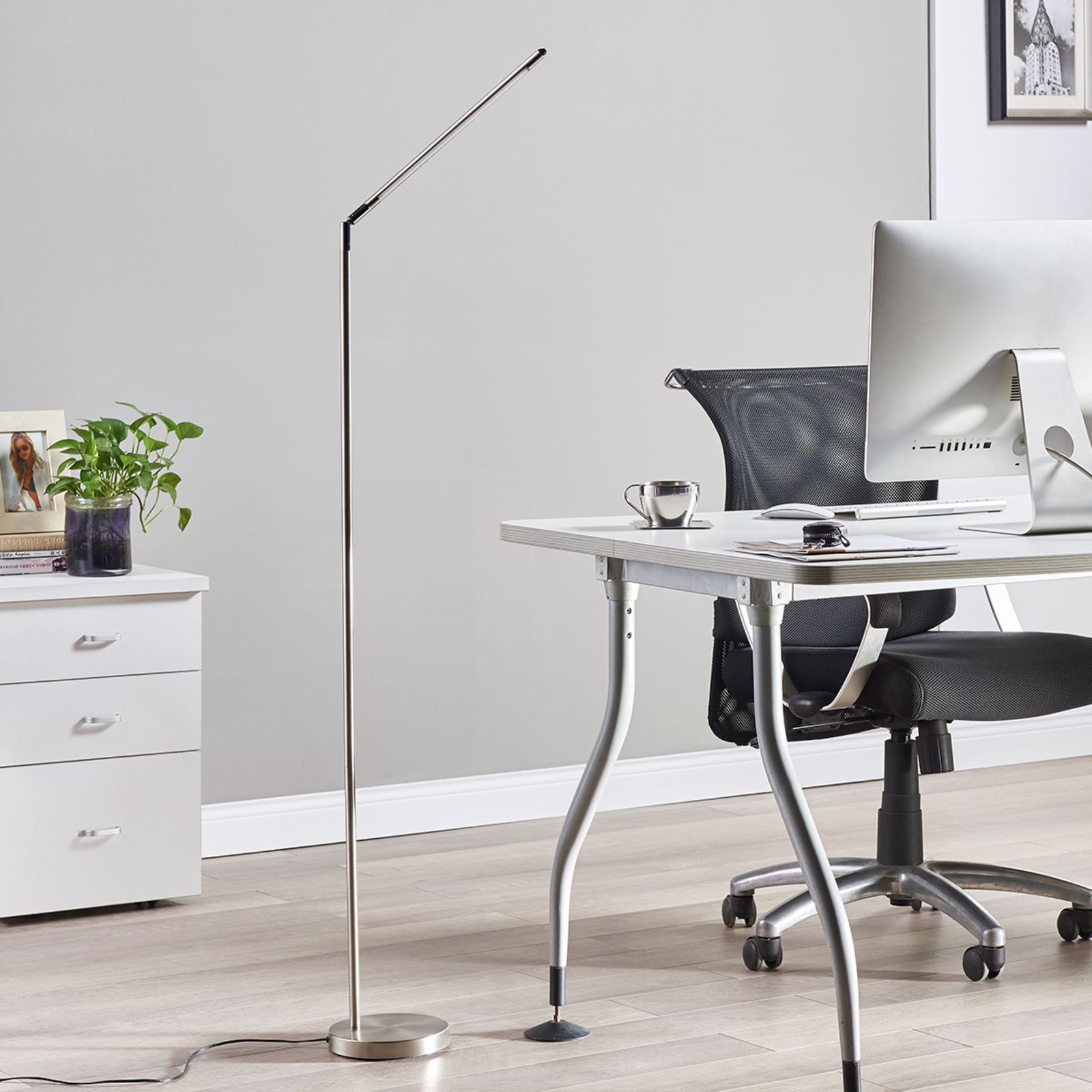 Minimalistisk LED golvlampa Jabbo för läsning | Lamp24.se 10+ bästa bilderna på Presentidéer | presentidéer, skrivbord