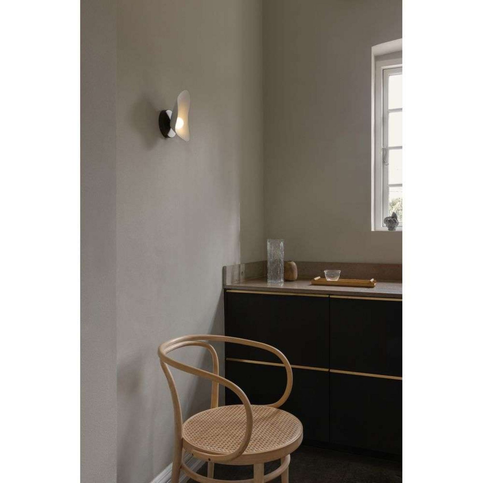 LED-vegglampe Florii 1, høyde 22 cm, mørk bronse/hvitt glass
