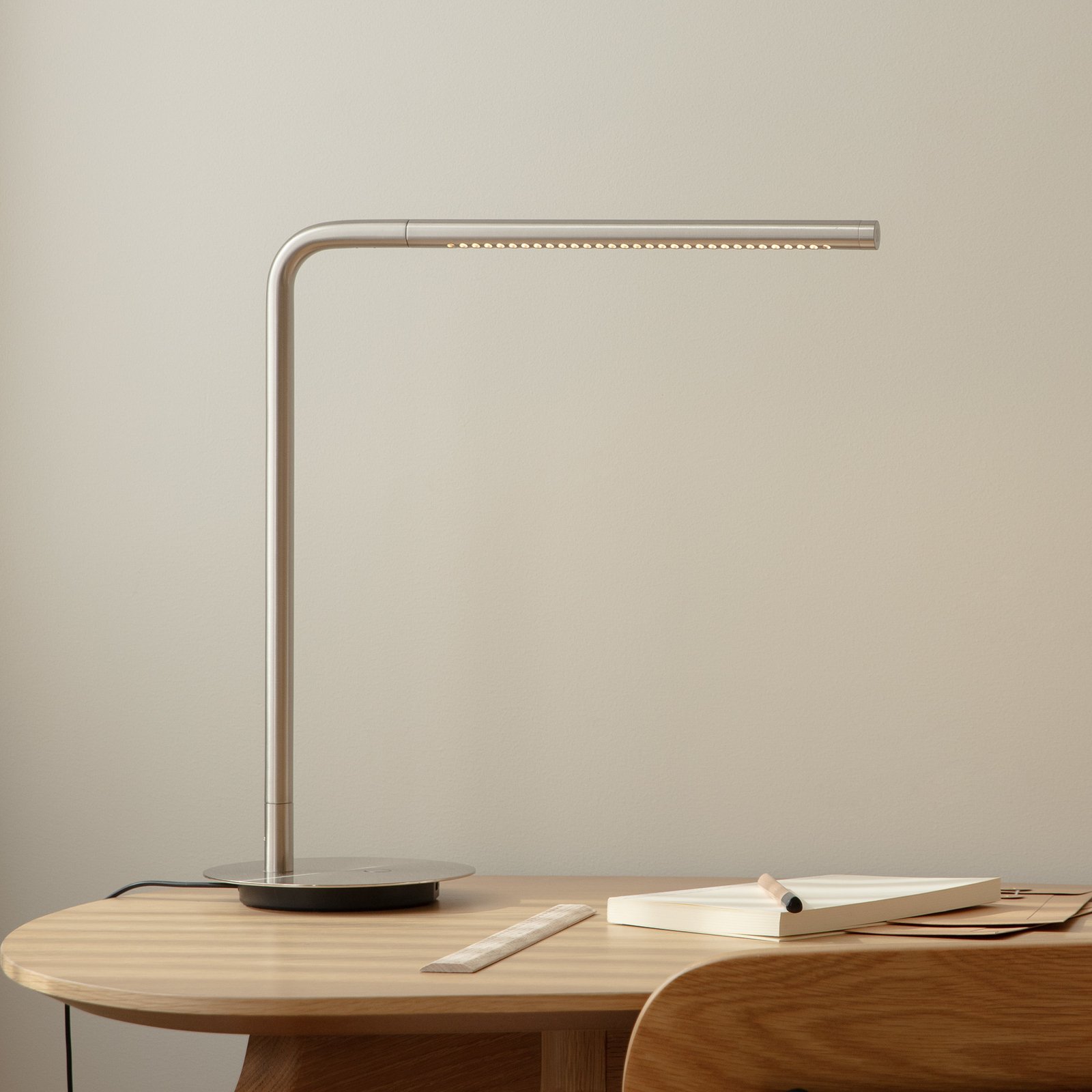 Omni Bordslampa Steel - UMAGE