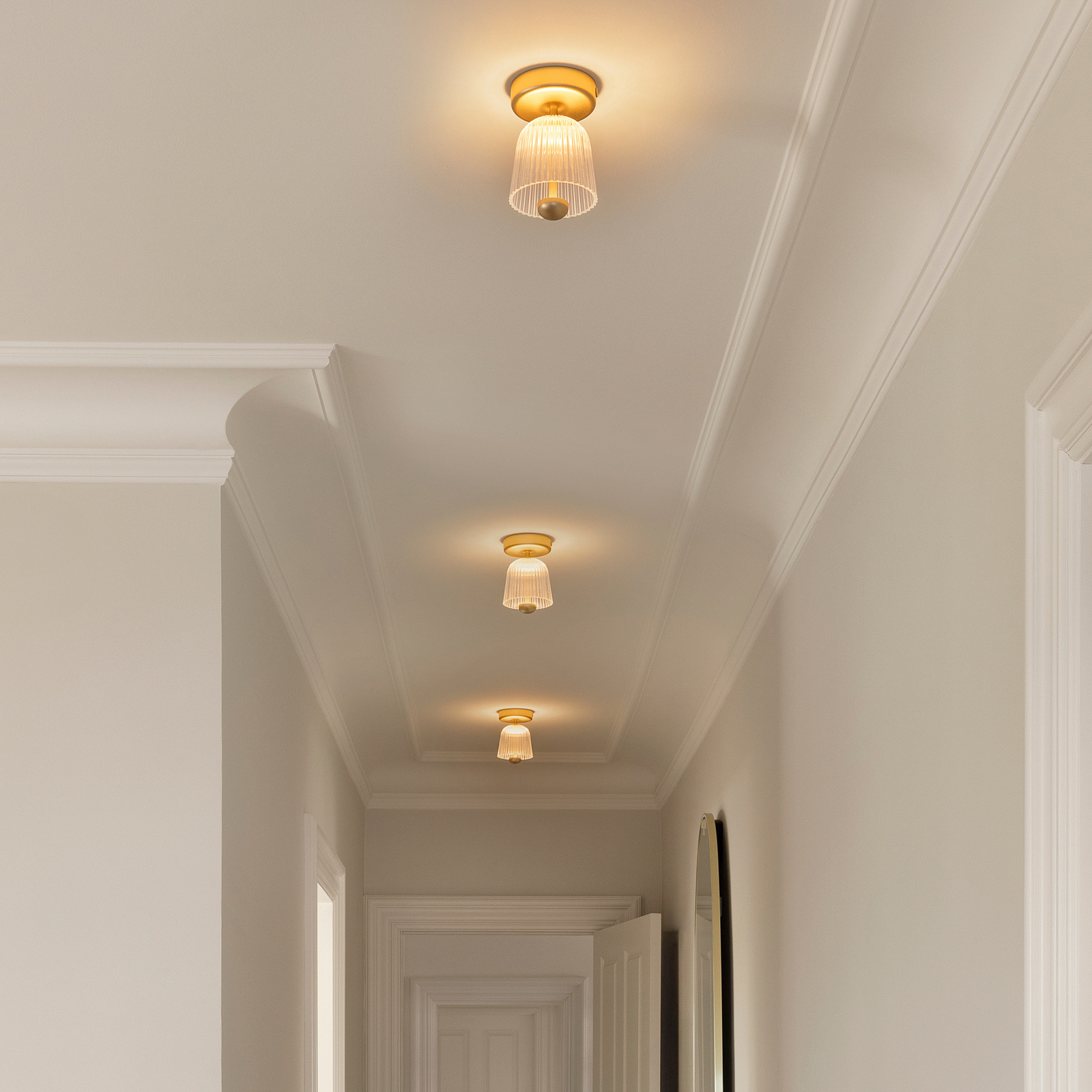 Nuura LED-Deckenlampe Asteea, Ø 12 cm, messingfarben/klar