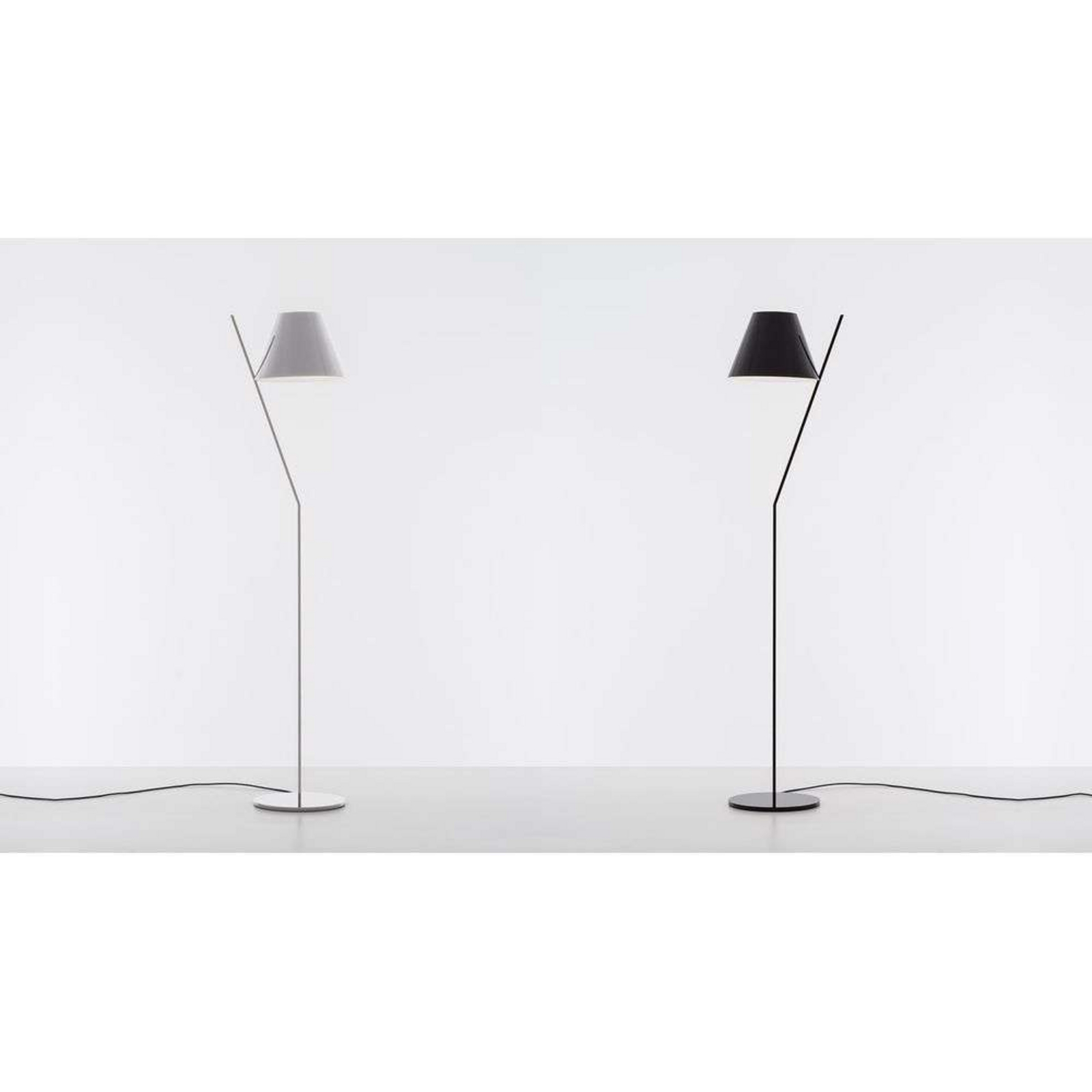 La Petite F Lampadar Black - Artemide