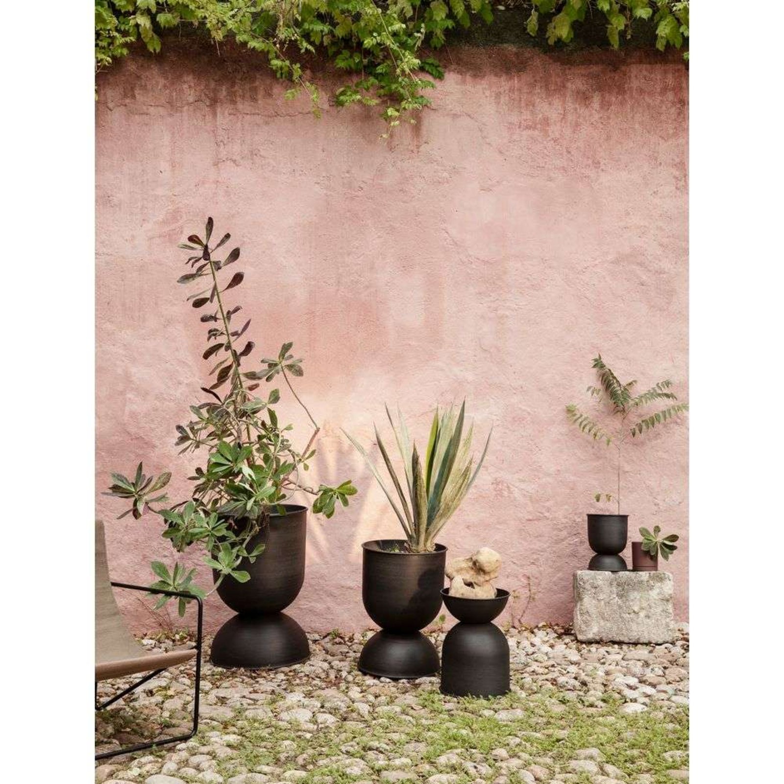 Hourglass Pot Large Black/D. Grey - ferm LIVING