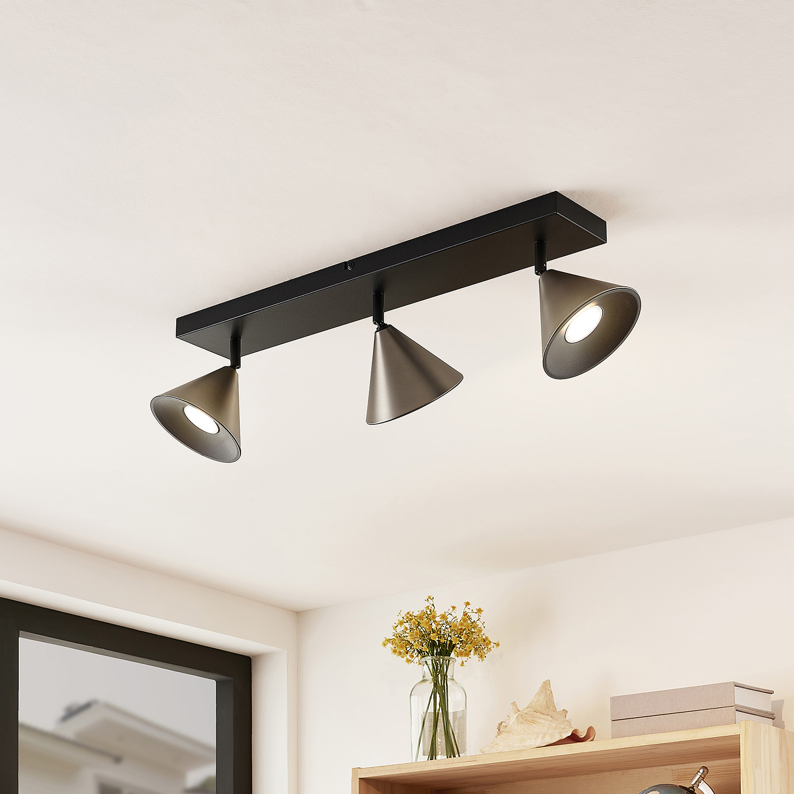 Kartio Deckenlampe, 3-fl., neigbar, nickel