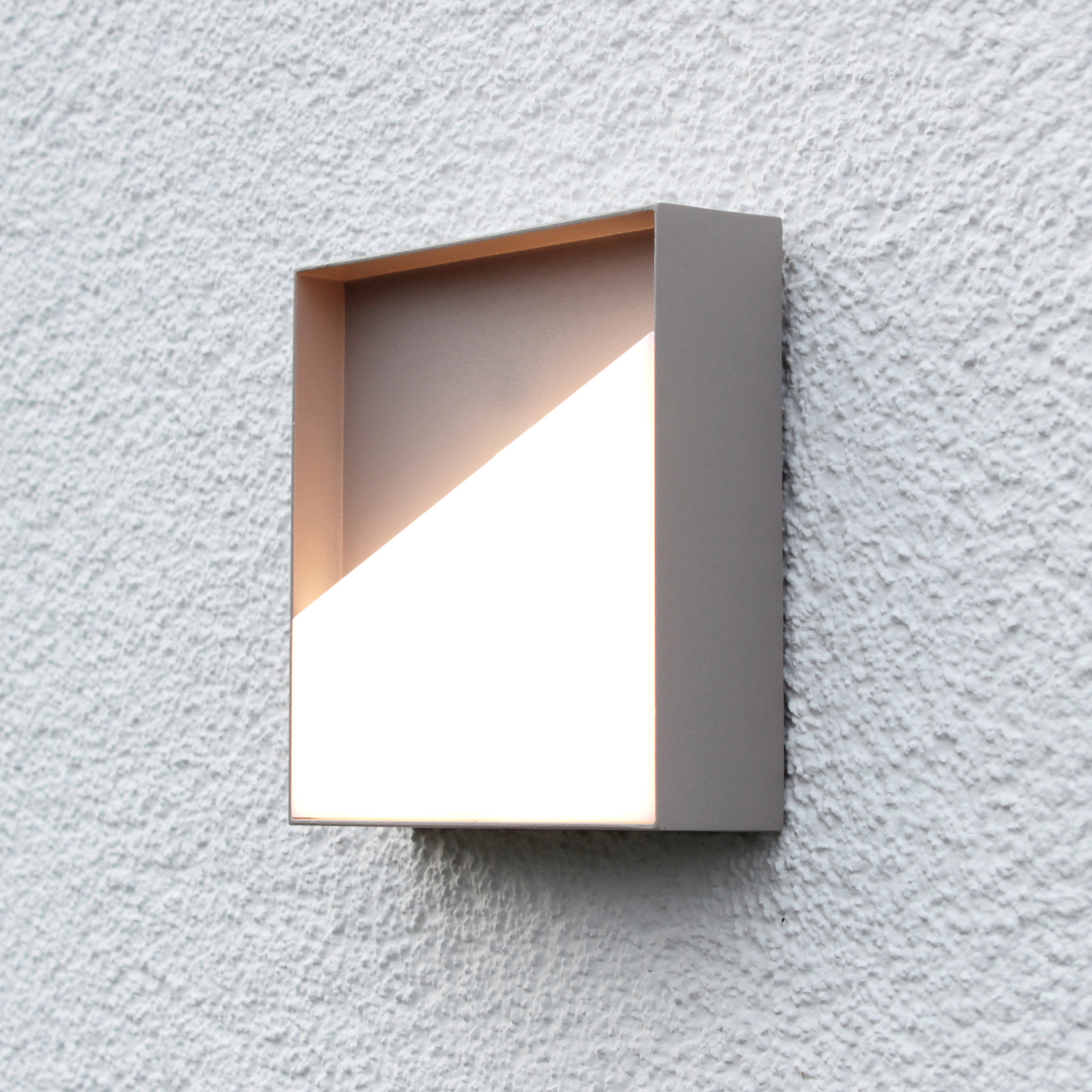 LED uzlādējams āra sienas apgaismojums Meg, smilšu krāsā, 15 x 15 cm