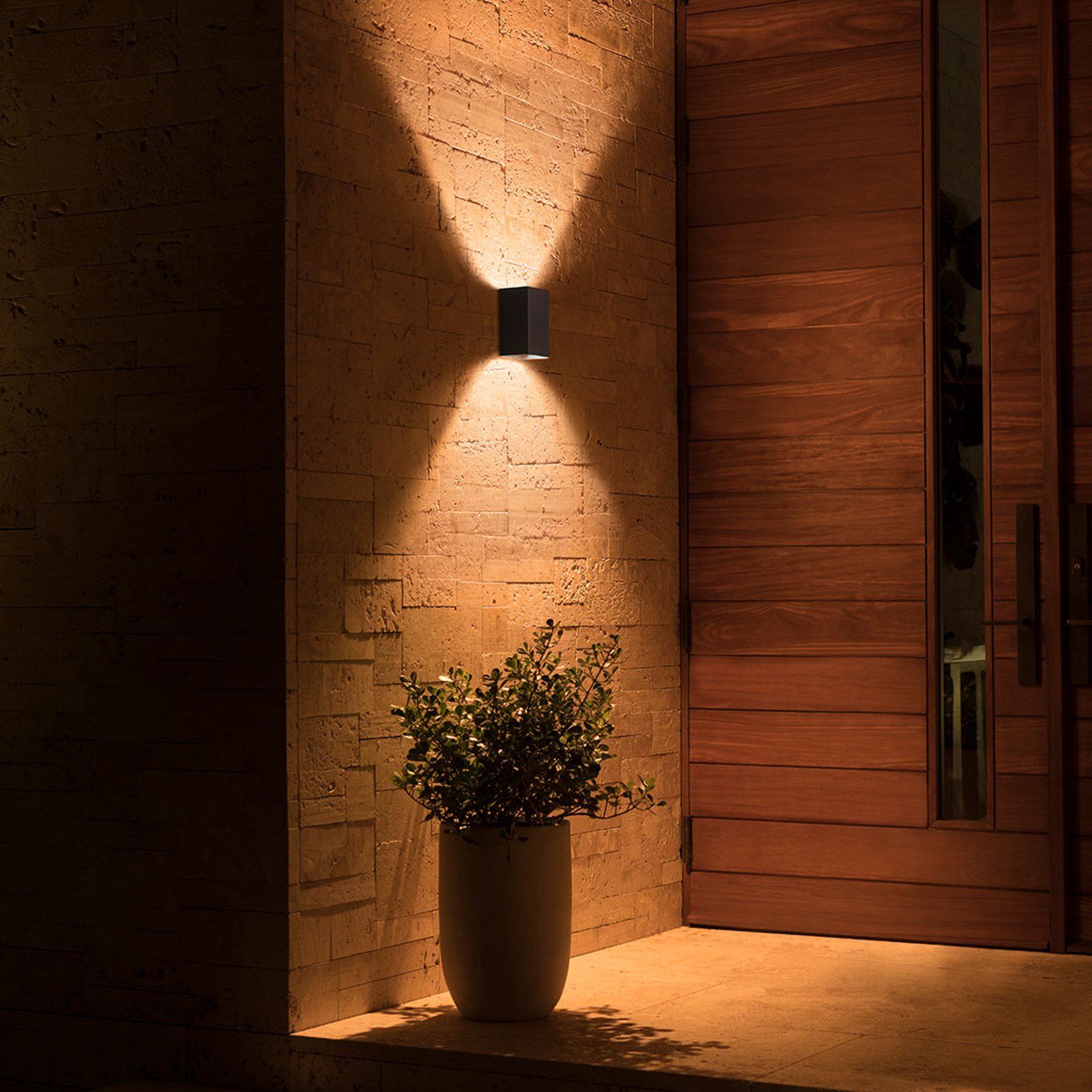 Resonate Candeeiro de Parede Exterior White/Color Amb. Black - Philips Hue